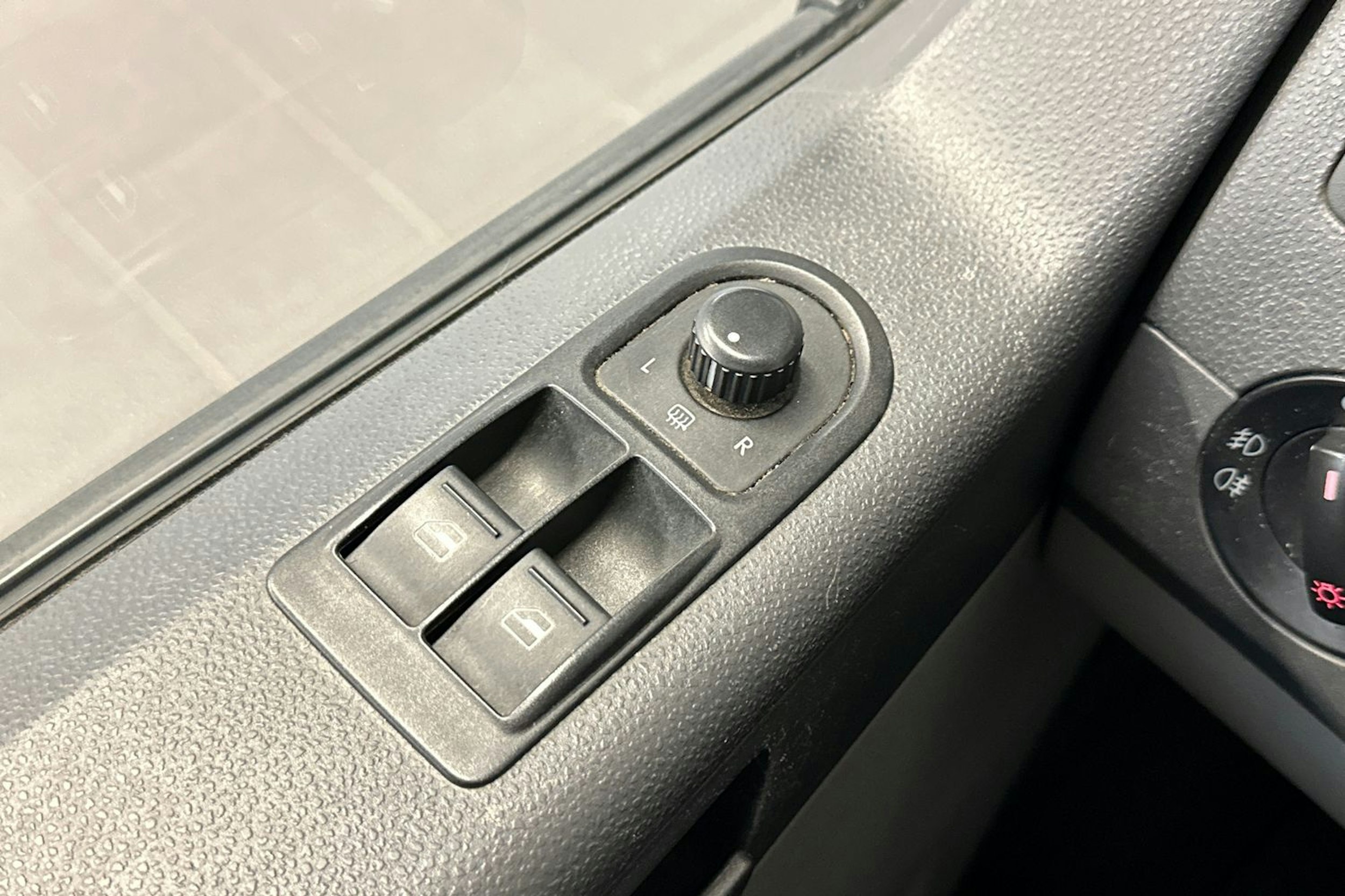 musta Volkswagen Transporter 2012 kuva 19.