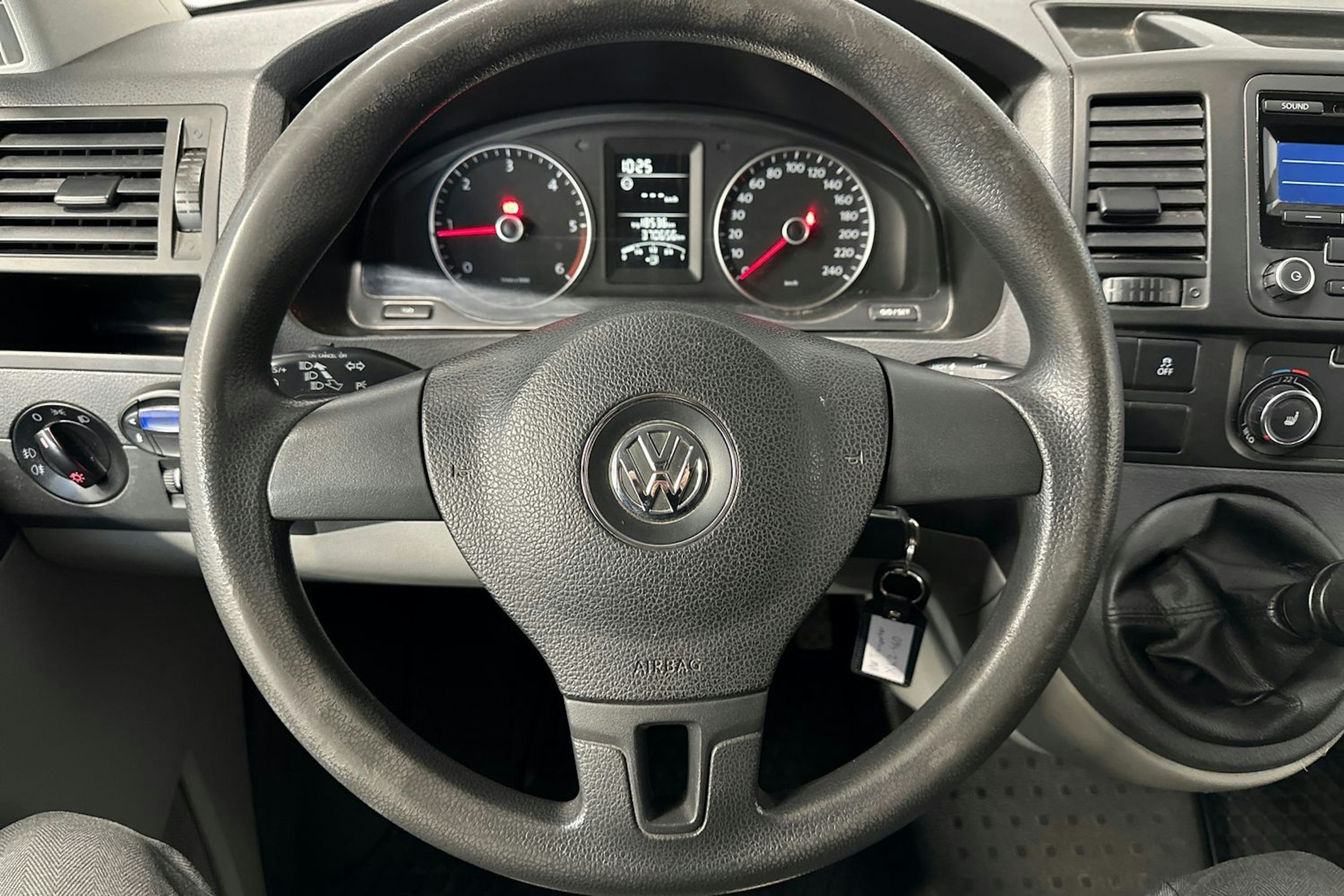 musta Volkswagen Transporter 2012 kuva 21.