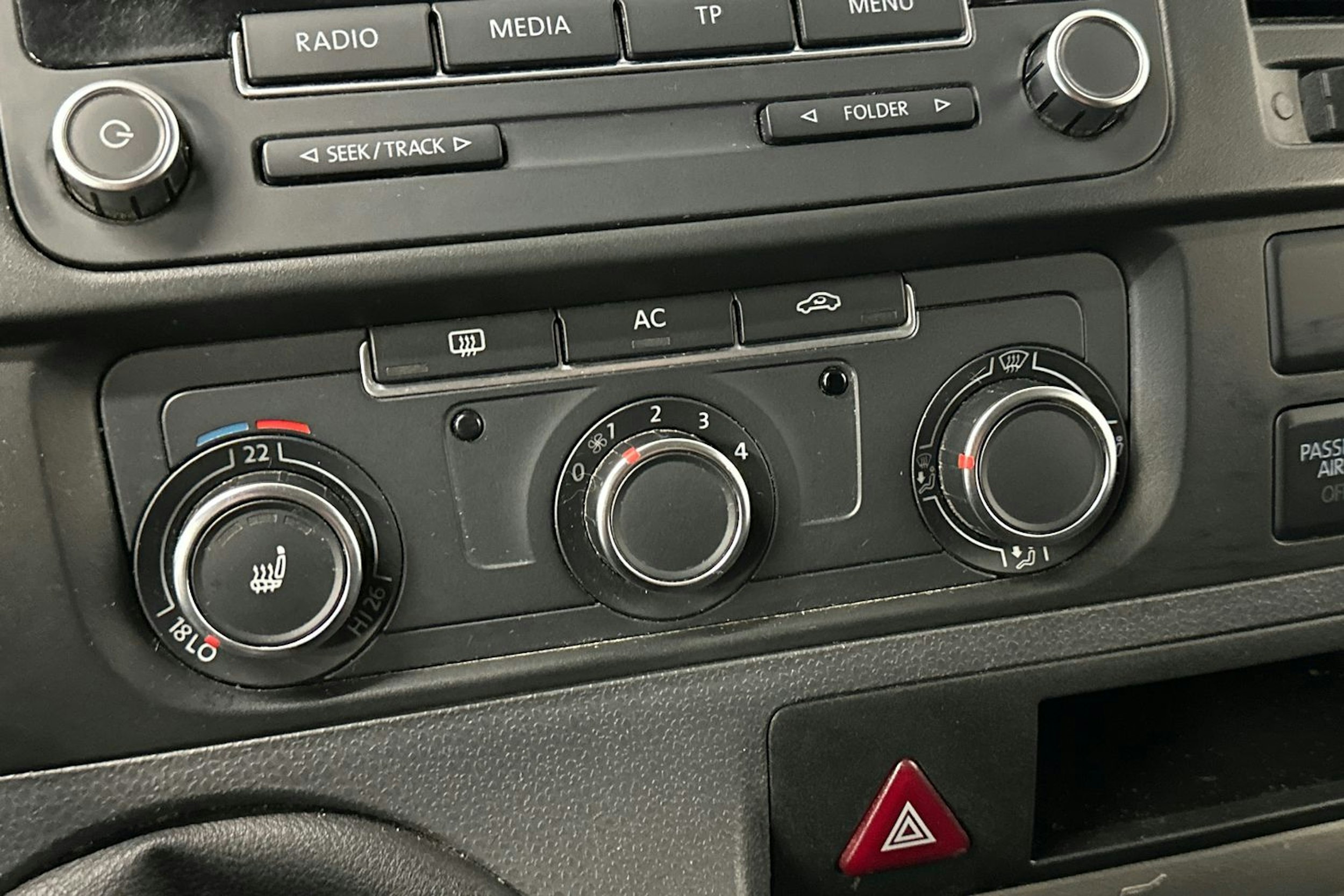 musta Volkswagen Transporter 2012 kuva 25.