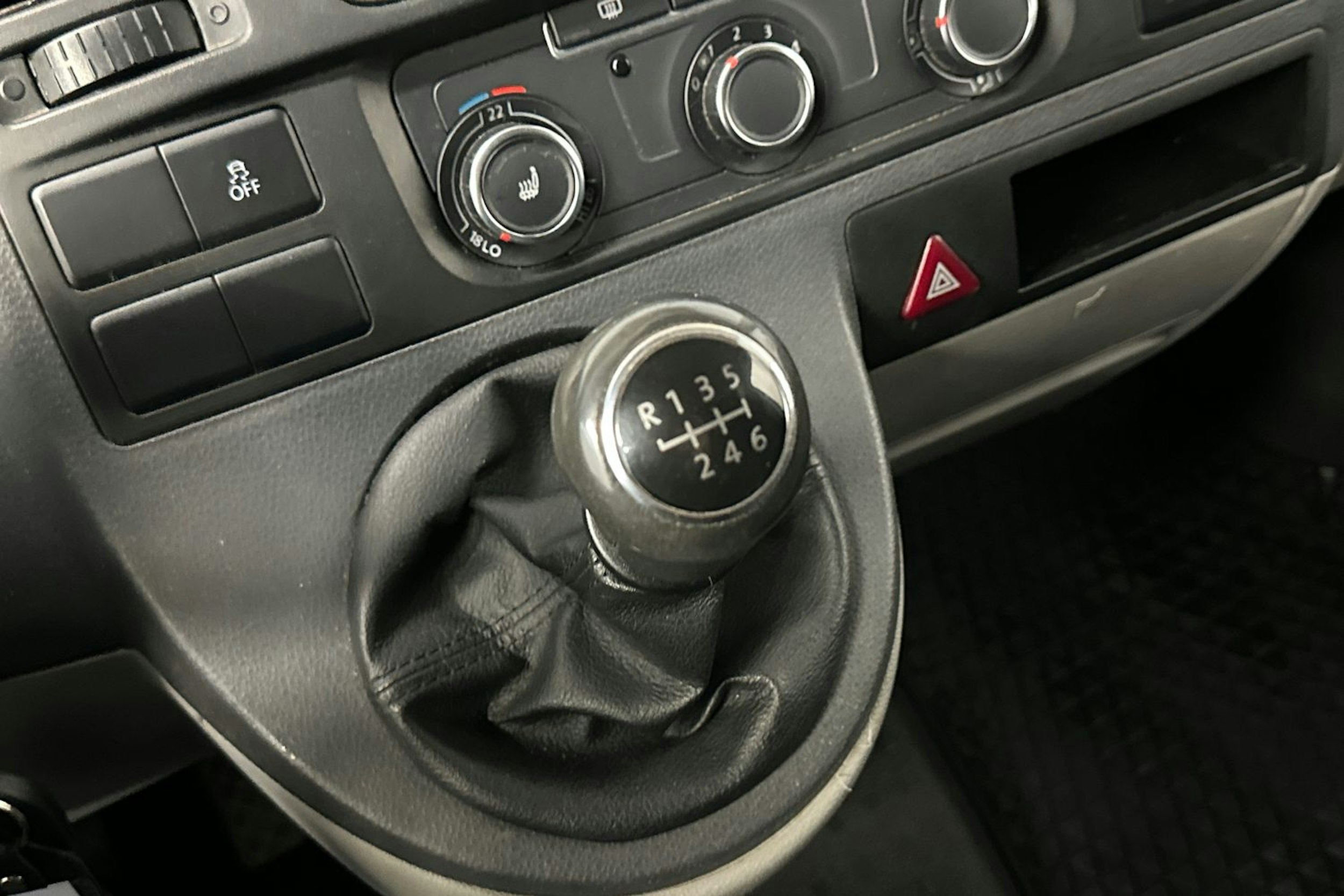 musta Volkswagen Transporter 2012 kuva 26.