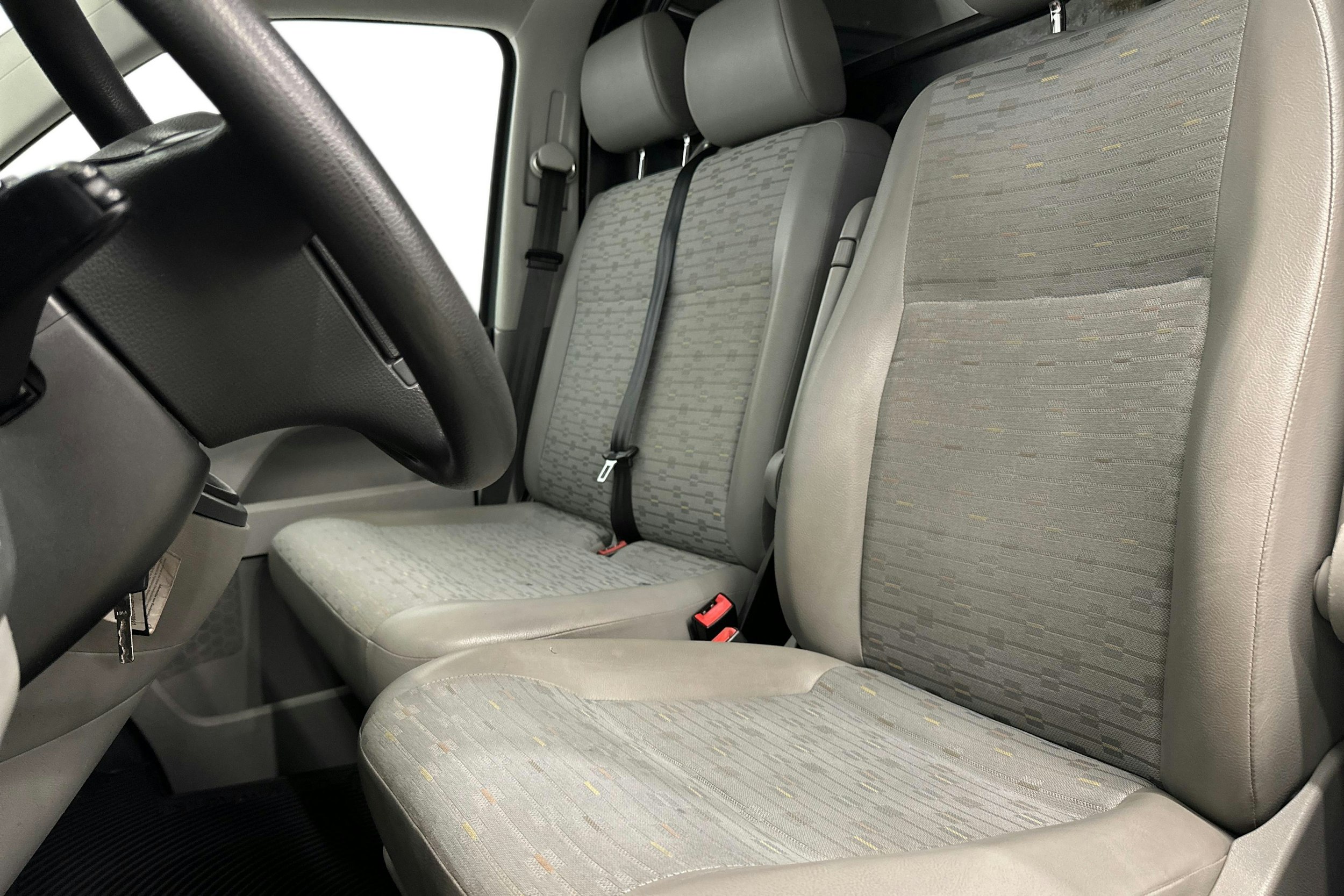 harmaa Volkswagen Transporter 2012 kuva 8.