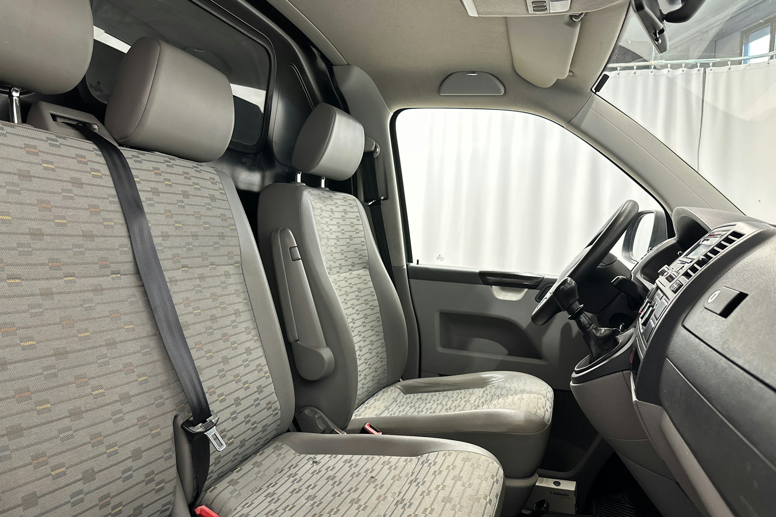 harmaa Volkswagen Transporter 2012 kuva 10.