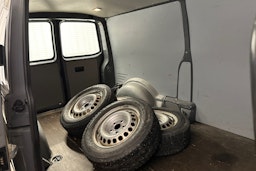 harmaa Volkswagen Transporter 2012 kuva 13.