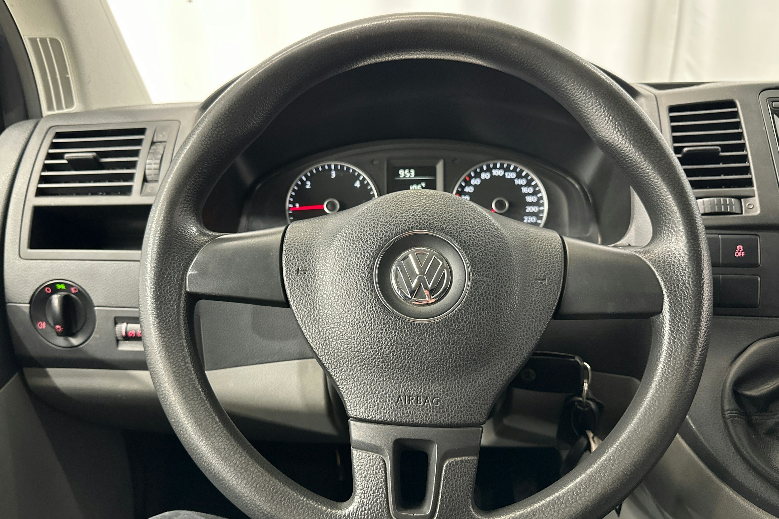 harmaa Volkswagen Transporter 2012 kuva 18.