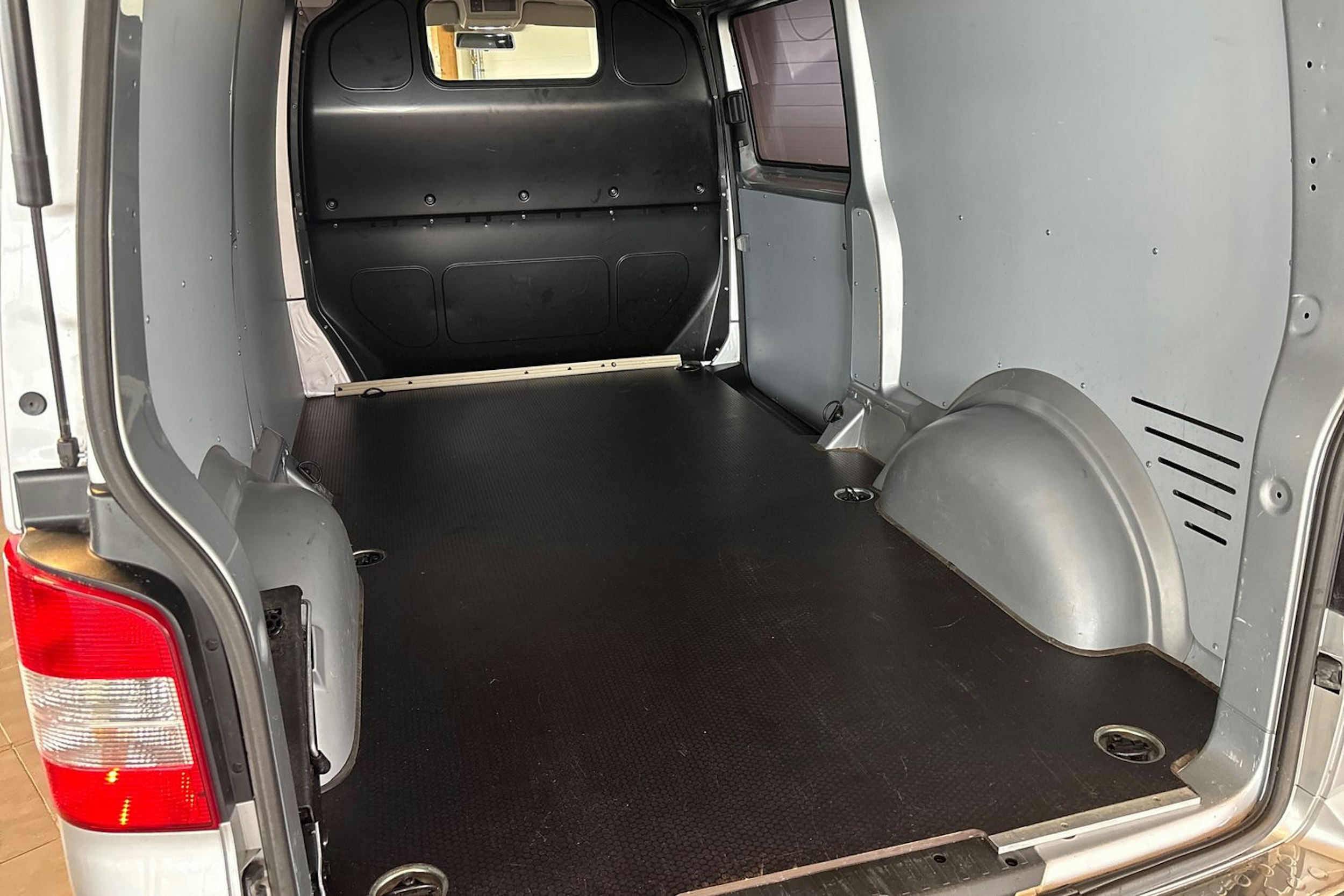 Harmaa Volkswagen TRANSPORTER 2012 kuva 18.