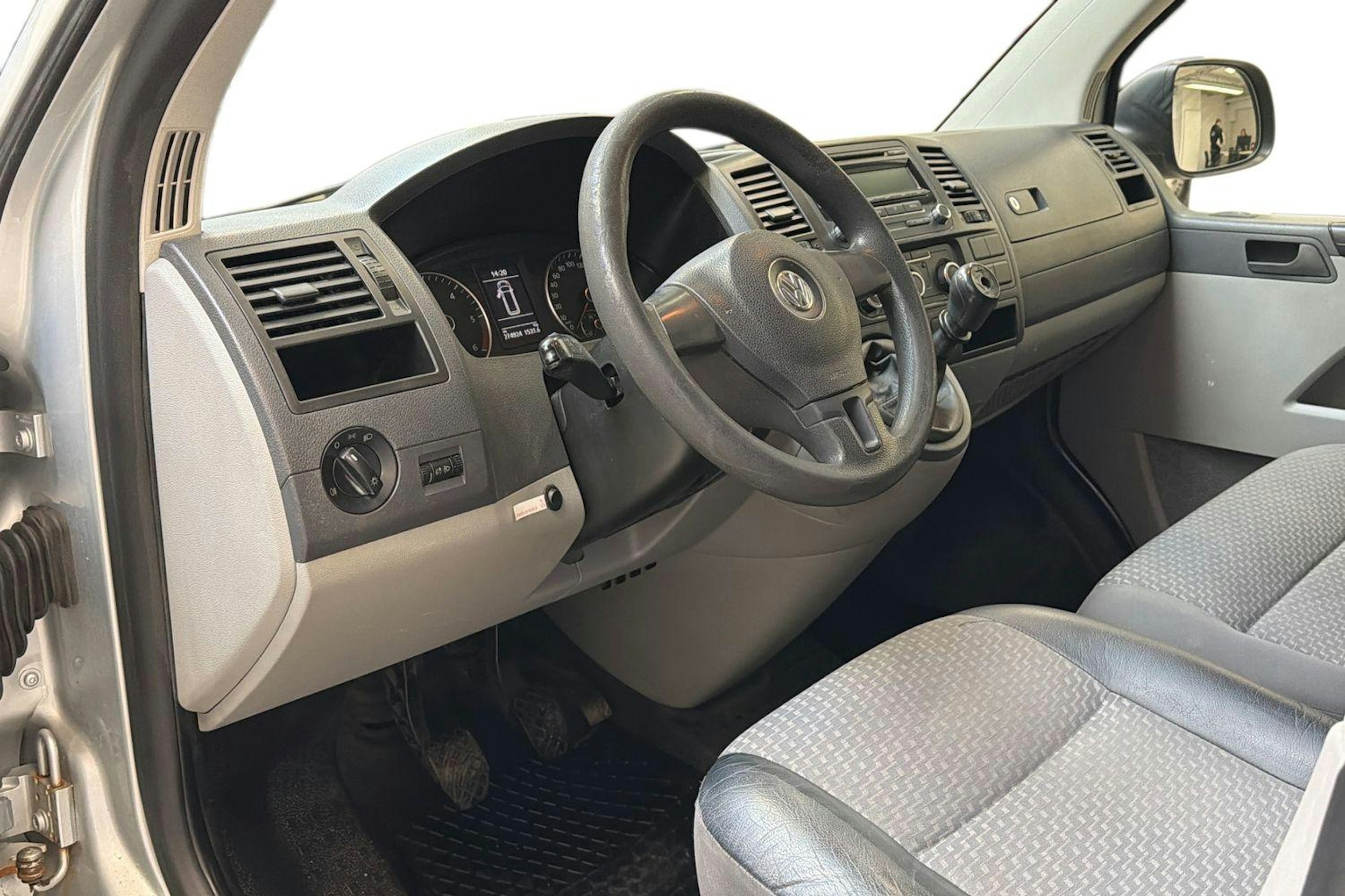 harmaa Volkswagen Transporter 2012 kuva 6.