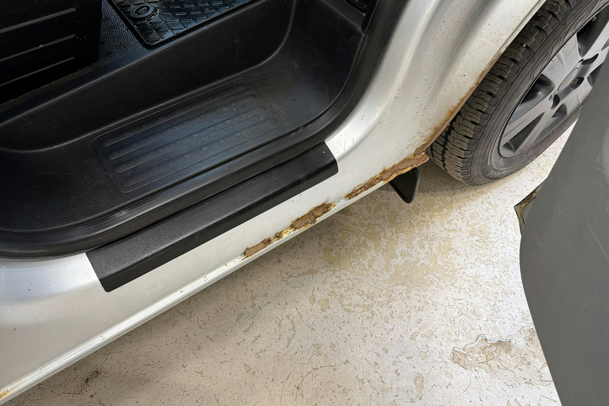 harmaa Volkswagen Transporter 2012 kuva 26.