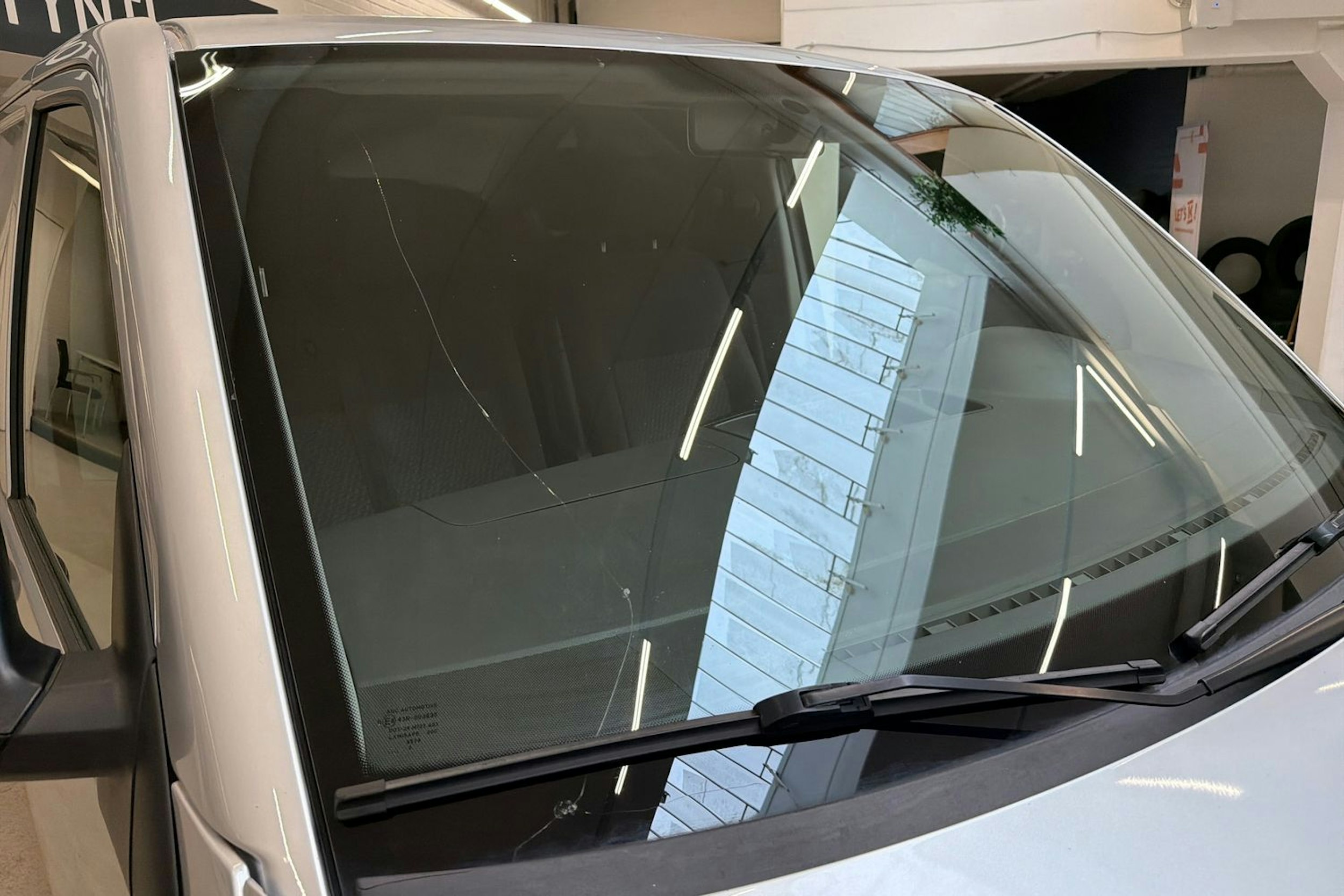 harmaa Volkswagen Transporter 2012 kuva 29.