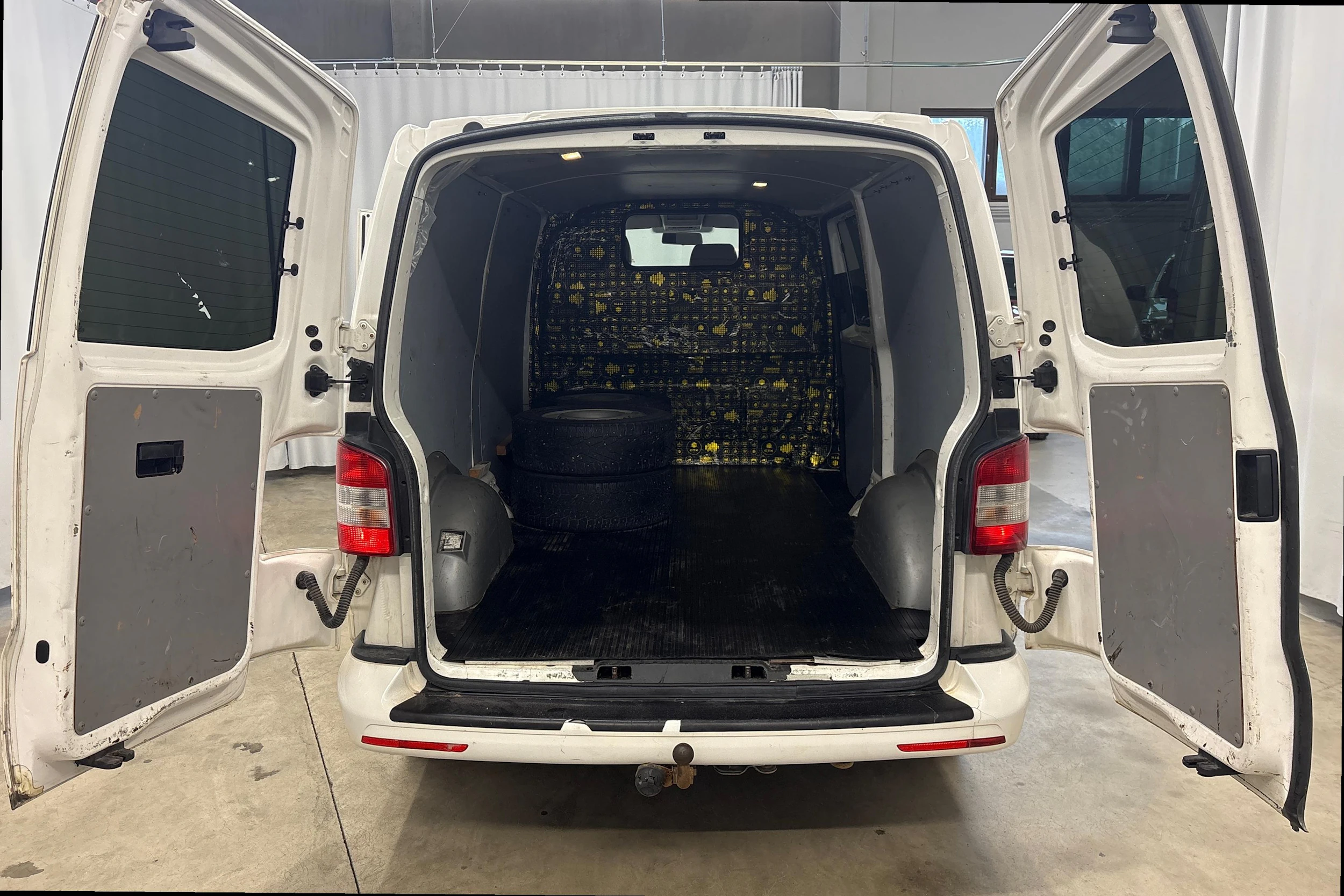 valkoinen Volkswagen Transporter 2014 kuva 8.