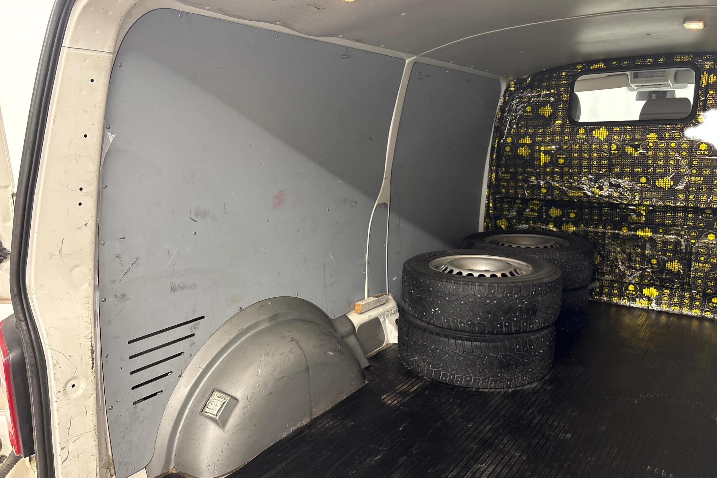 valkoinen Volkswagen Transporter 2014 kuva 9.