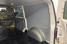 valkoinen Volkswagen Transporter 2014 kuva 10.