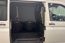 valkoinen Volkswagen Transporter 2014 kuva 11.
