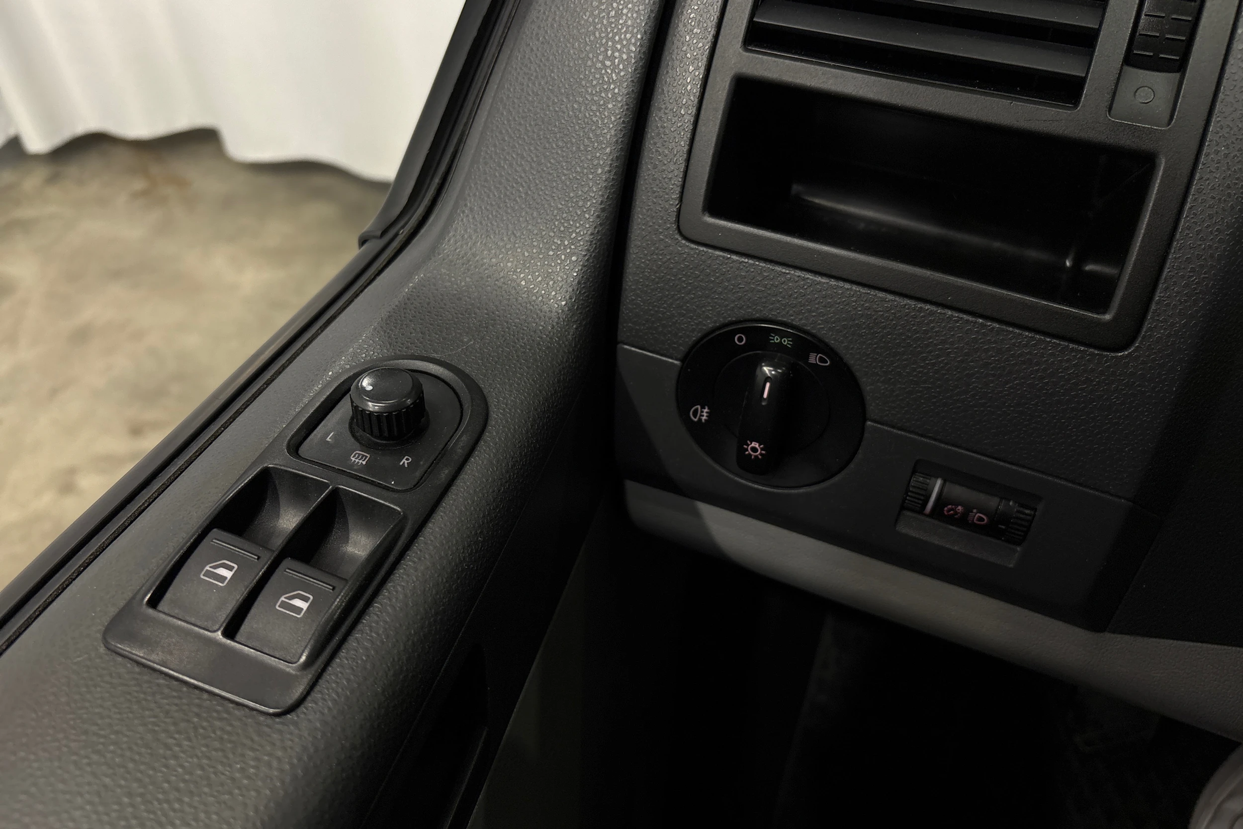 valkoinen Volkswagen Transporter 2014 kuva 16.