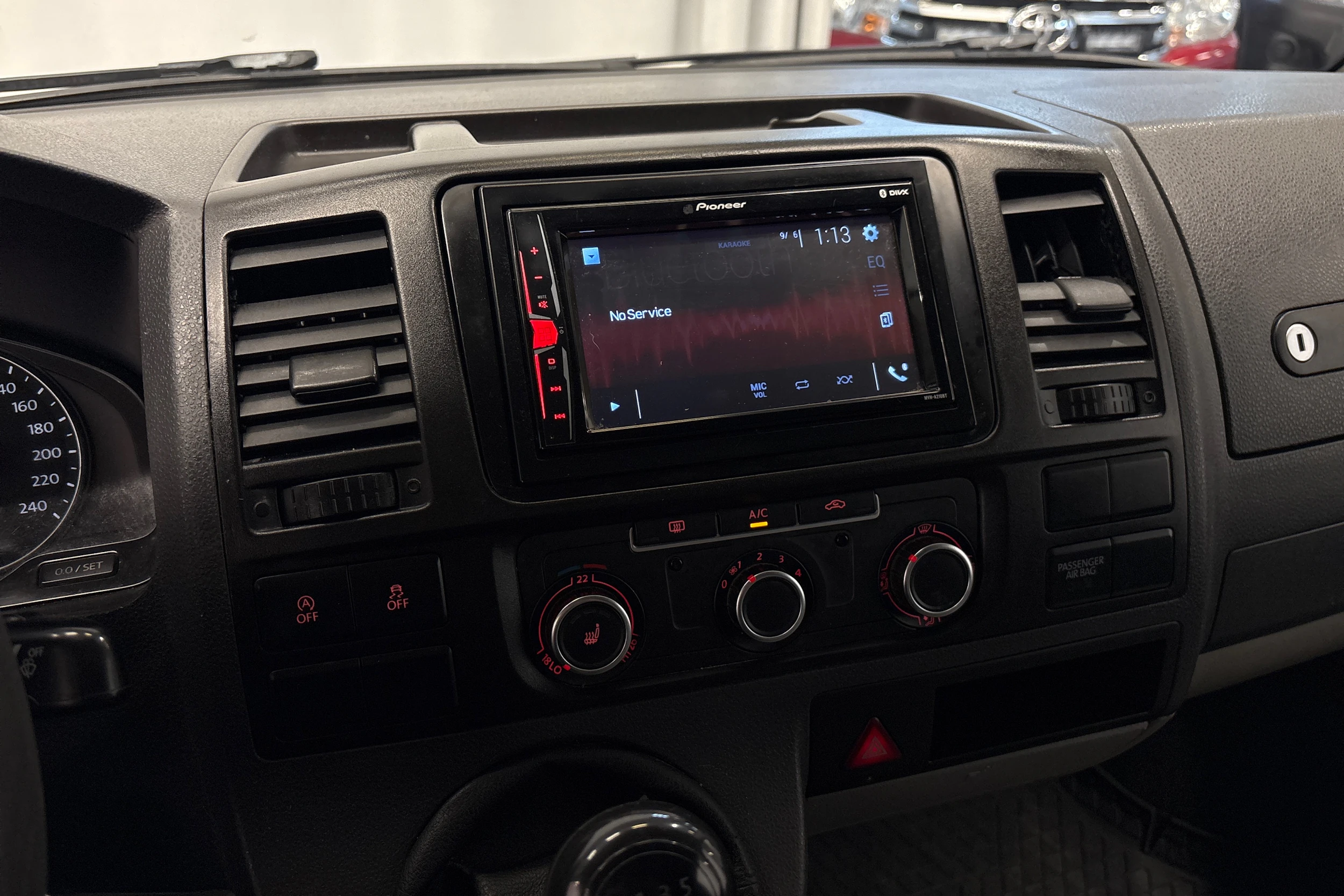 valkoinen Volkswagen Transporter 2014 kuva 17.
