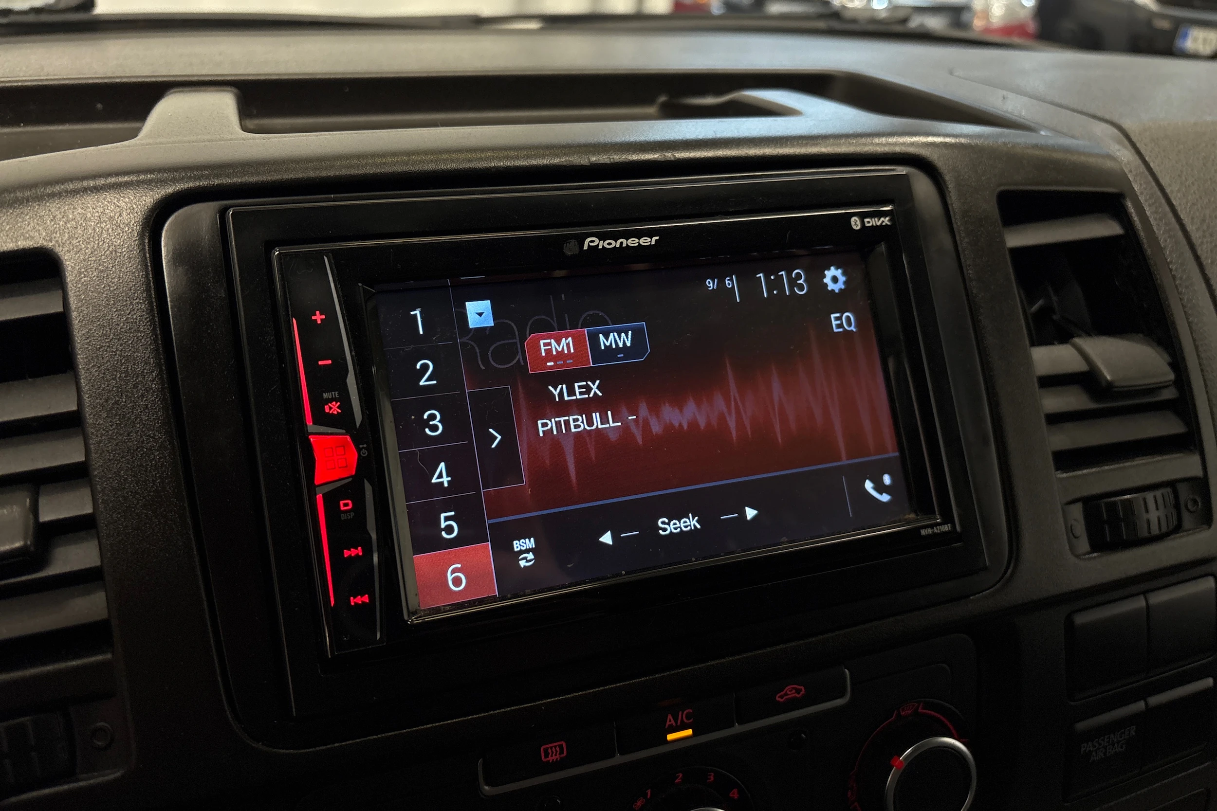 valkoinen Volkswagen Transporter 2014 kuva 19.