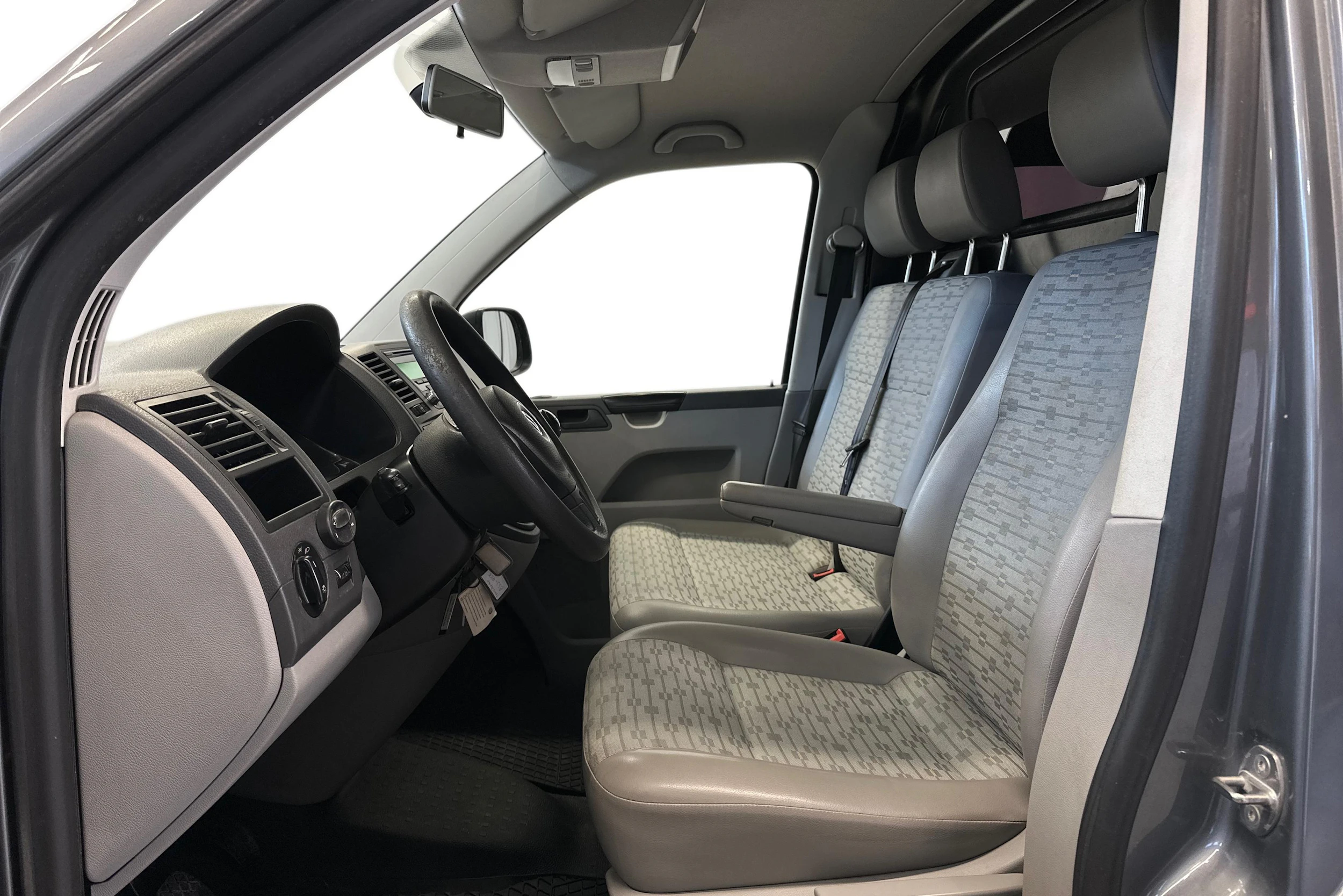 harmaa Volkswagen Transporter 2013 kuva 8.