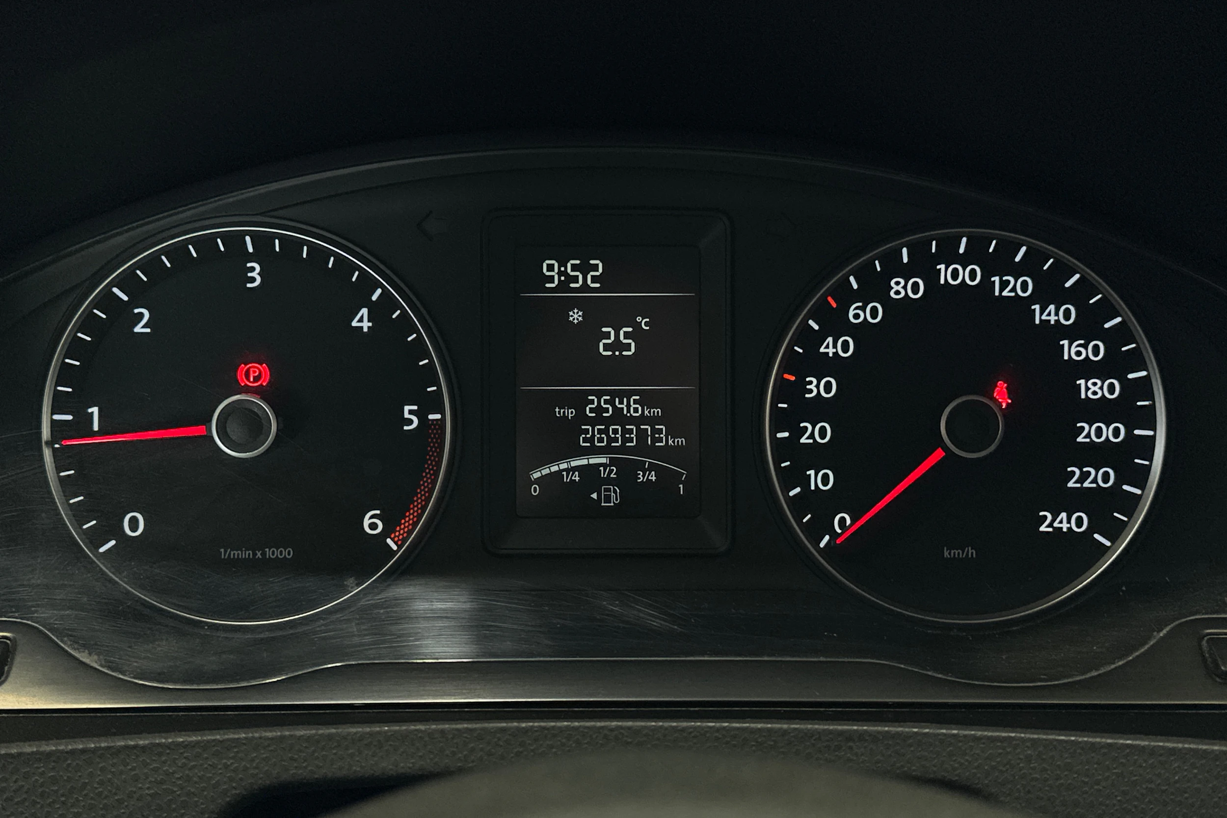 harmaa Volkswagen Transporter 2013 kuva 13.