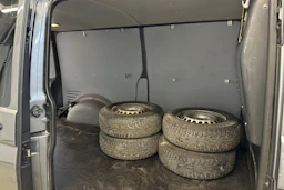 harmaa Volkswagen Transporter 2013 kuva 18.