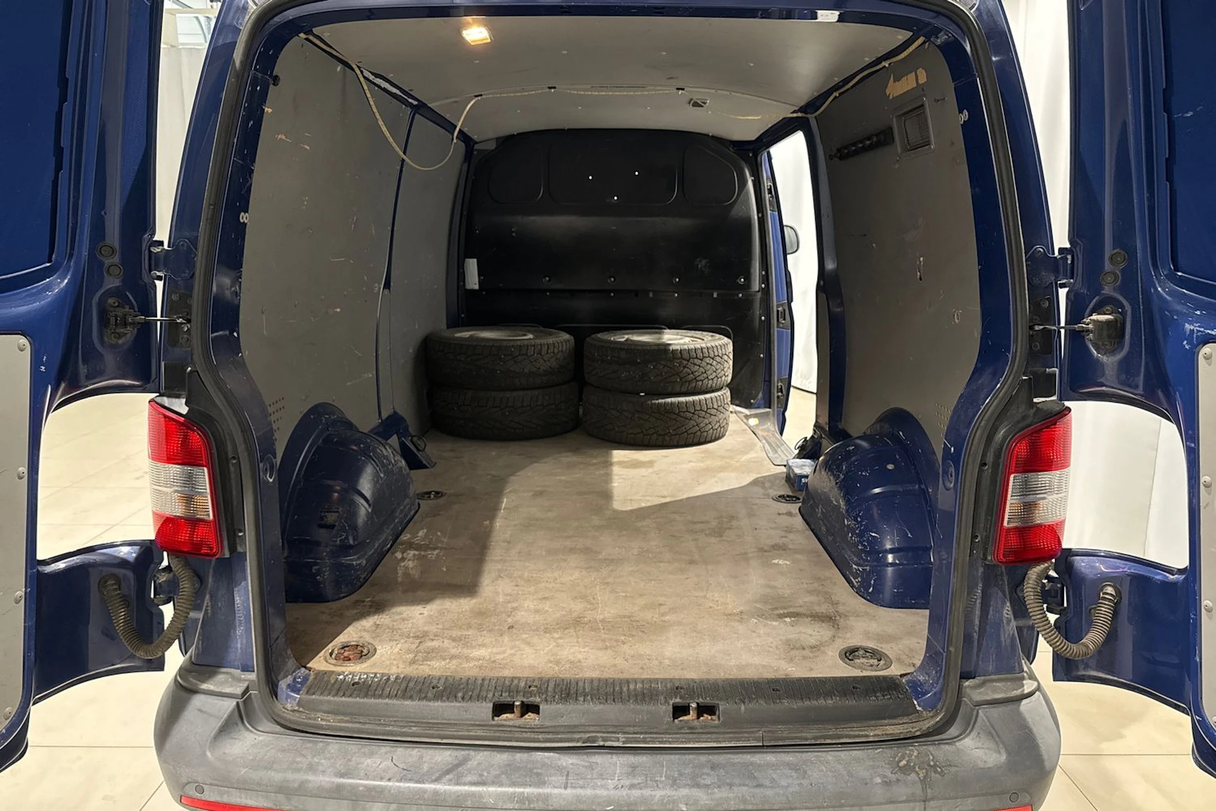 sininen Volkswagen Transporter 2013 kuva 19.
