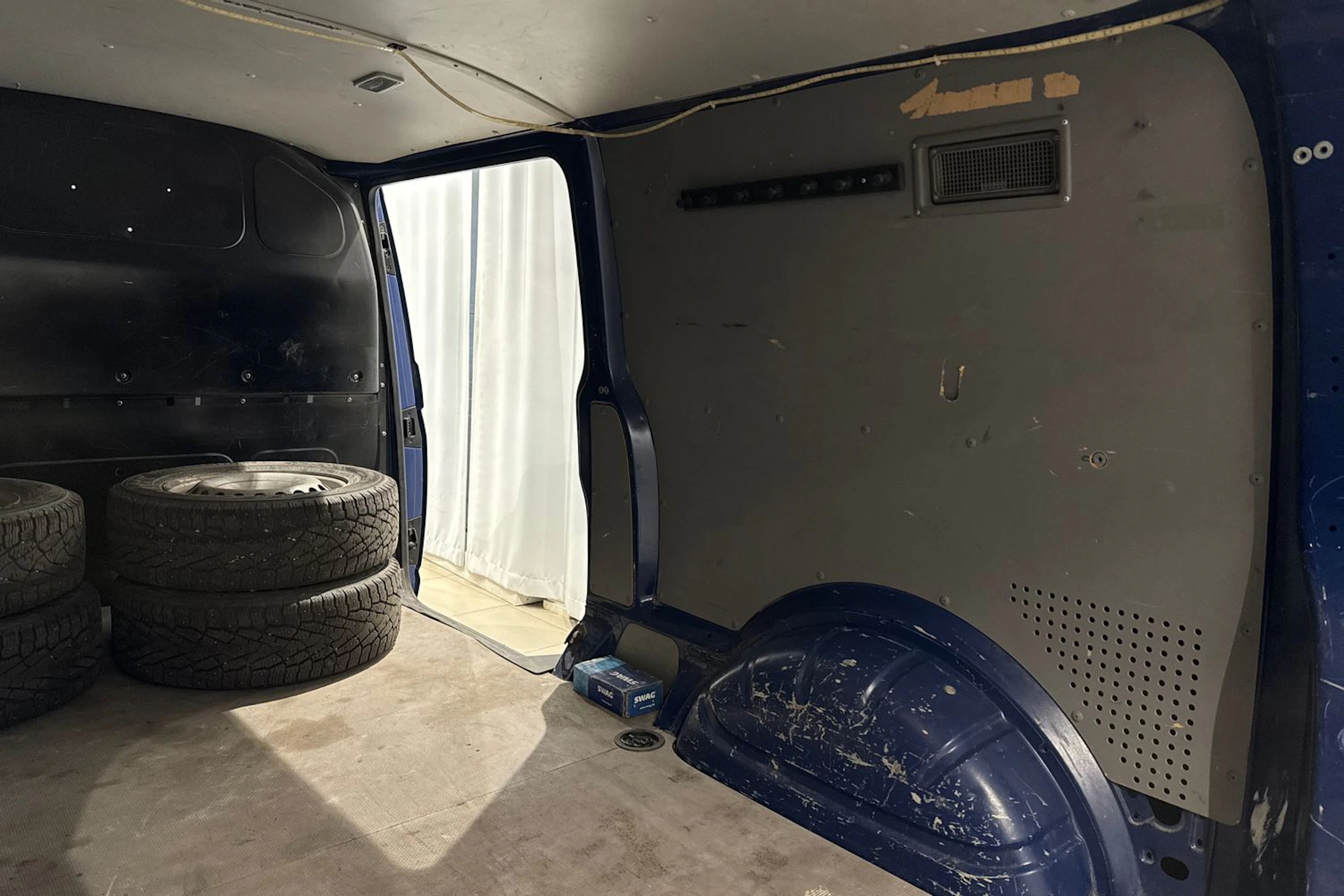 sininen Volkswagen Transporter 2013 kuva 20.