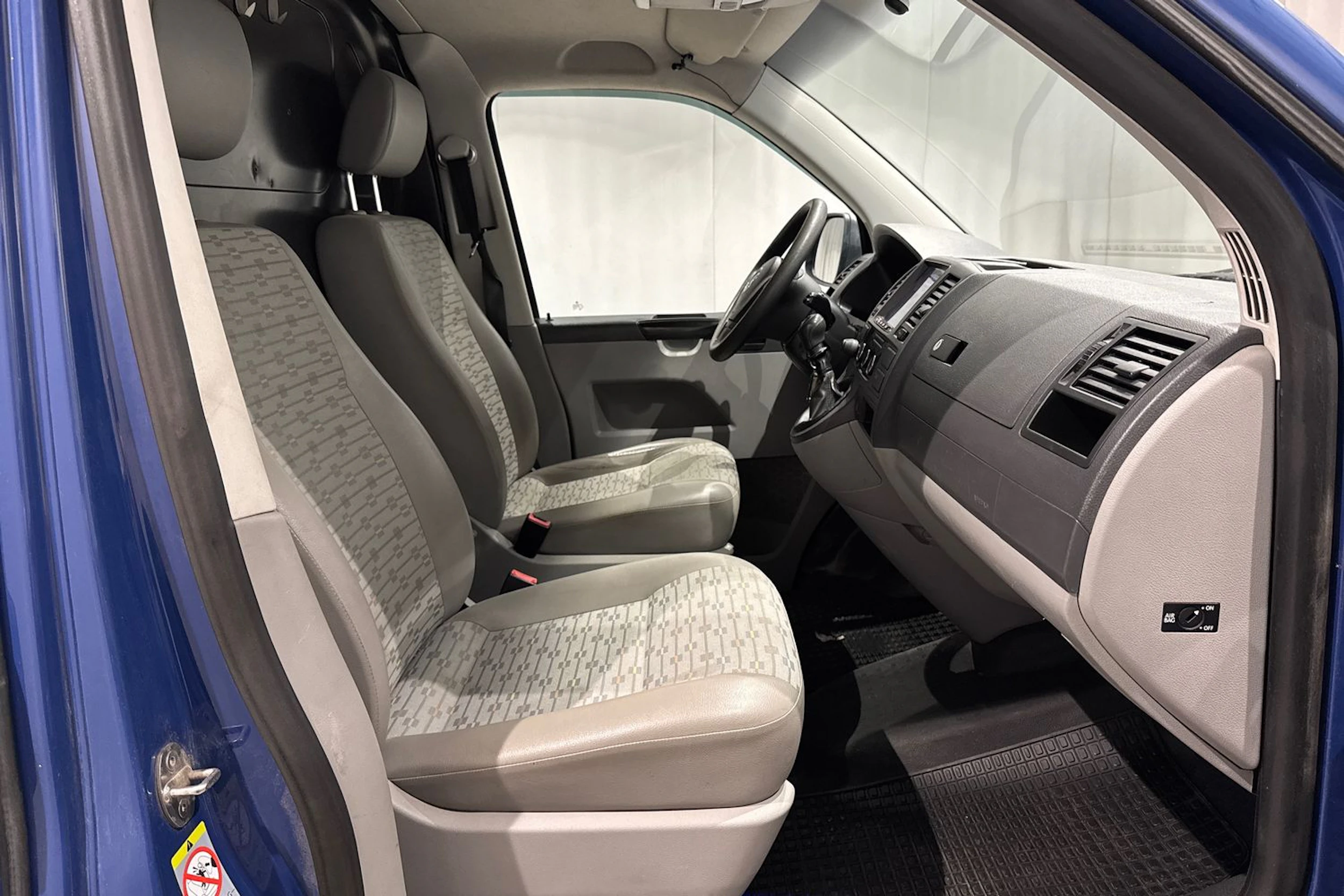 sininen Volkswagen Transporter 2013 kuva 21.