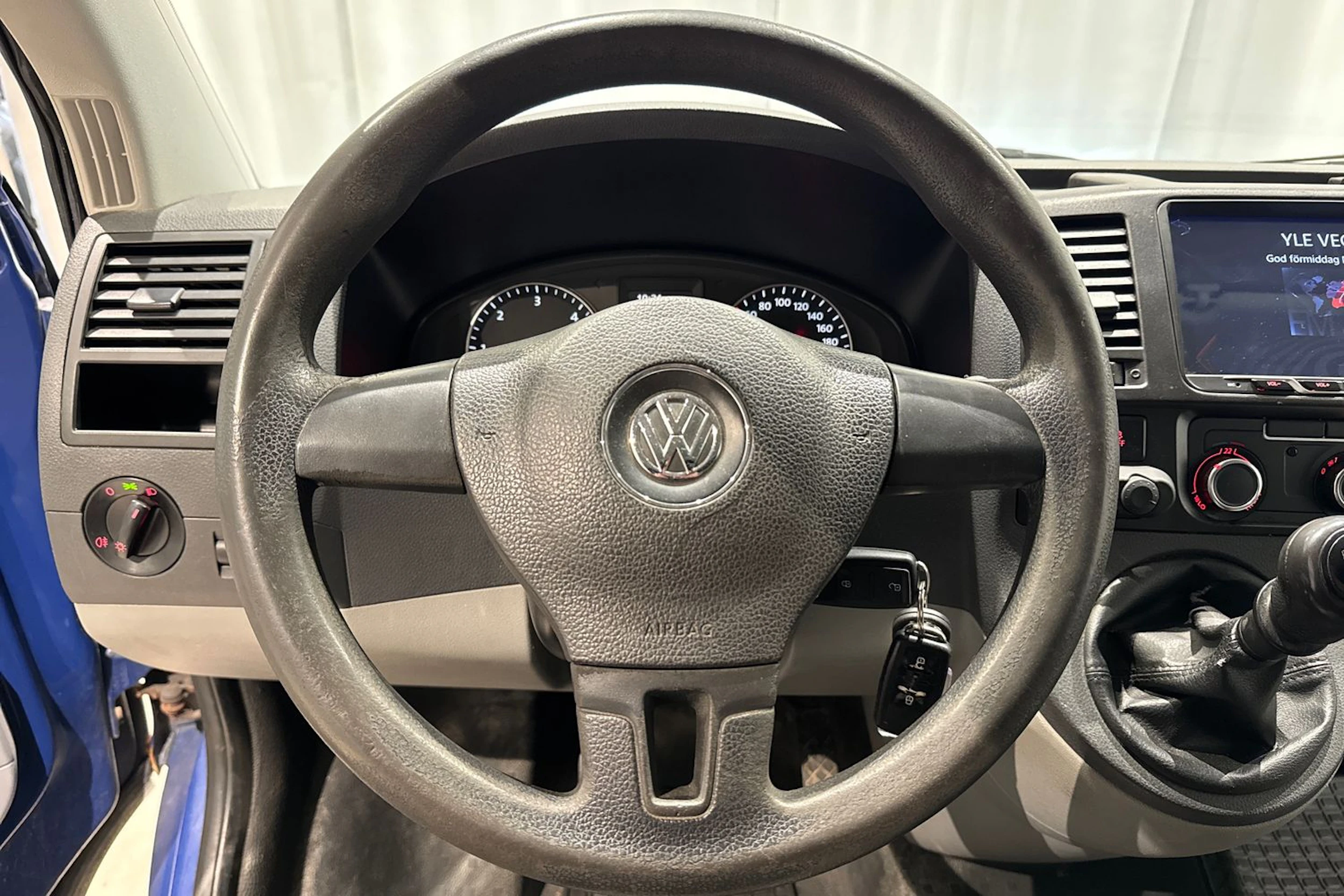 sininen Volkswagen Transporter 2013 kuva 22.