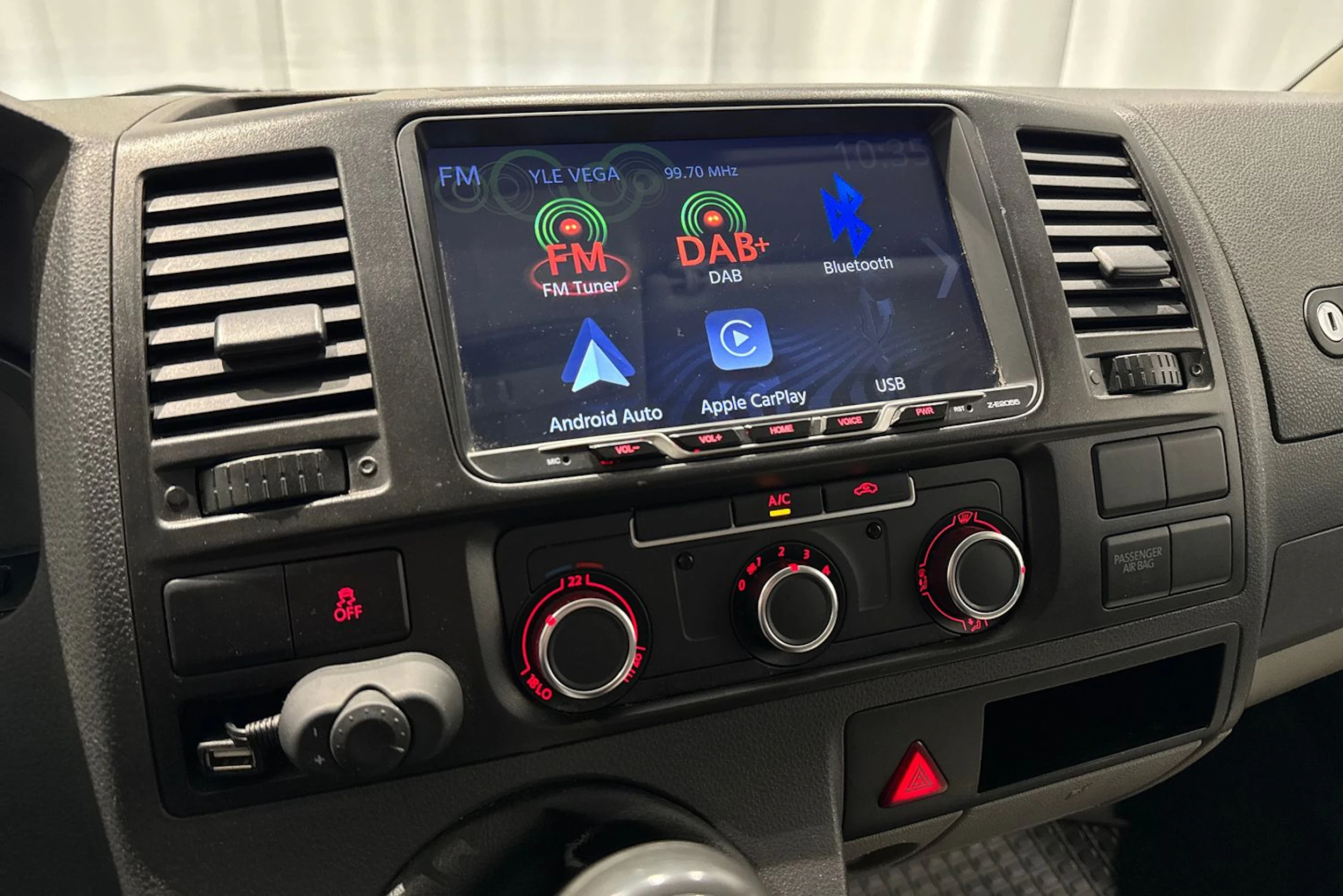 sininen Volkswagen Transporter 2013 kuva 26.
