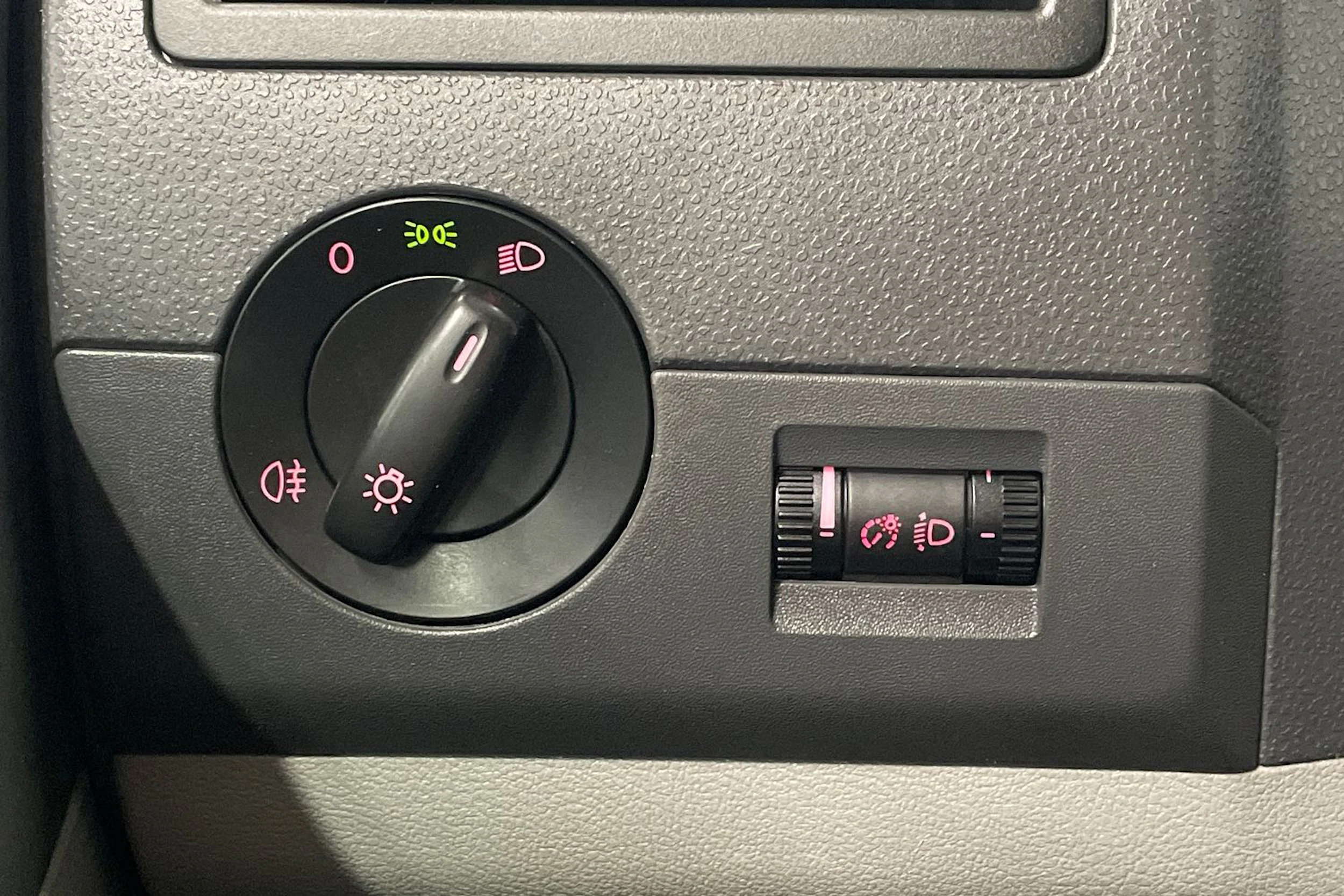 valkoinen Volkswagen Transporter 2014 kuva 16.