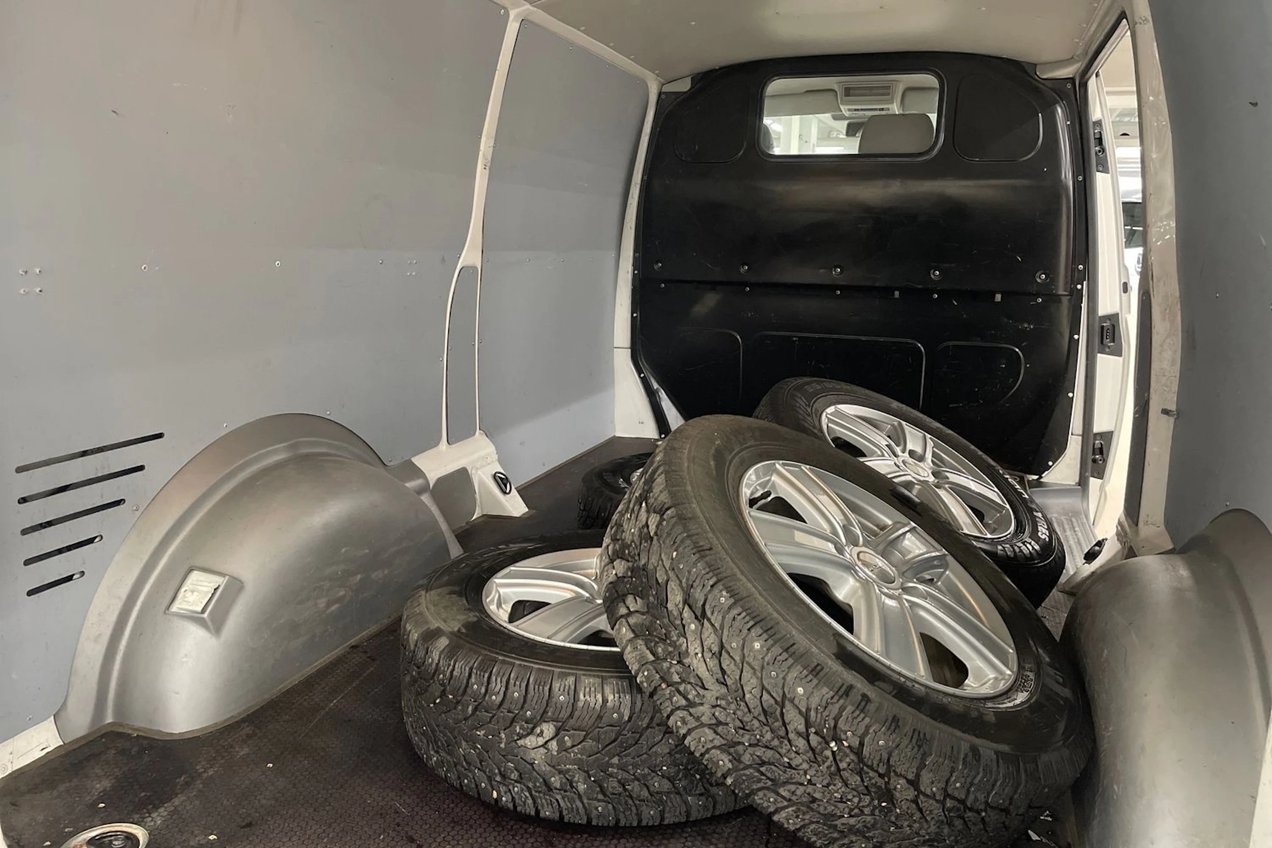 valkoinen Volkswagen Transporter 2014 kuva 19.