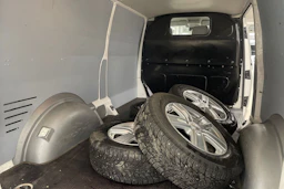 valkoinen Volkswagen Transporter 2014 kuva 19.