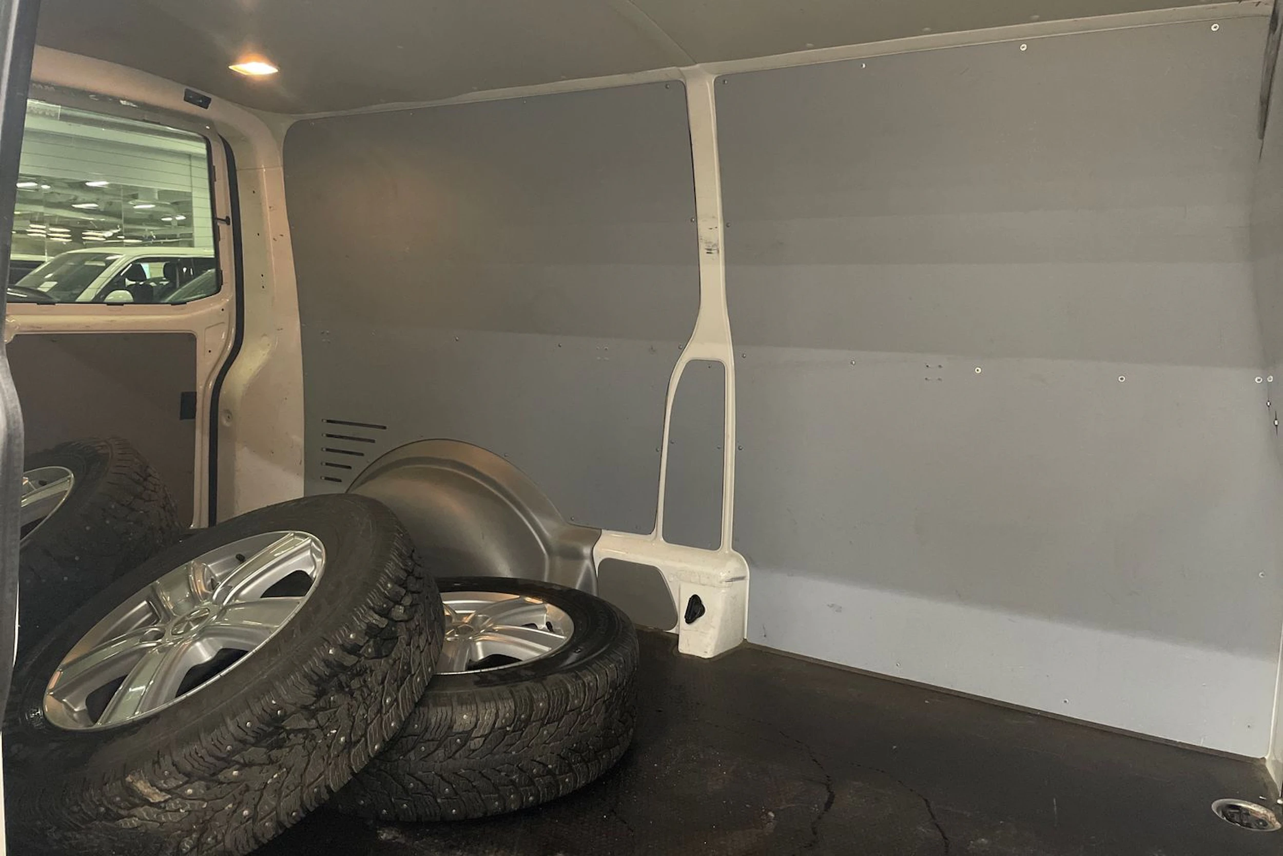 valkoinen Volkswagen Transporter 2014 kuva 22.