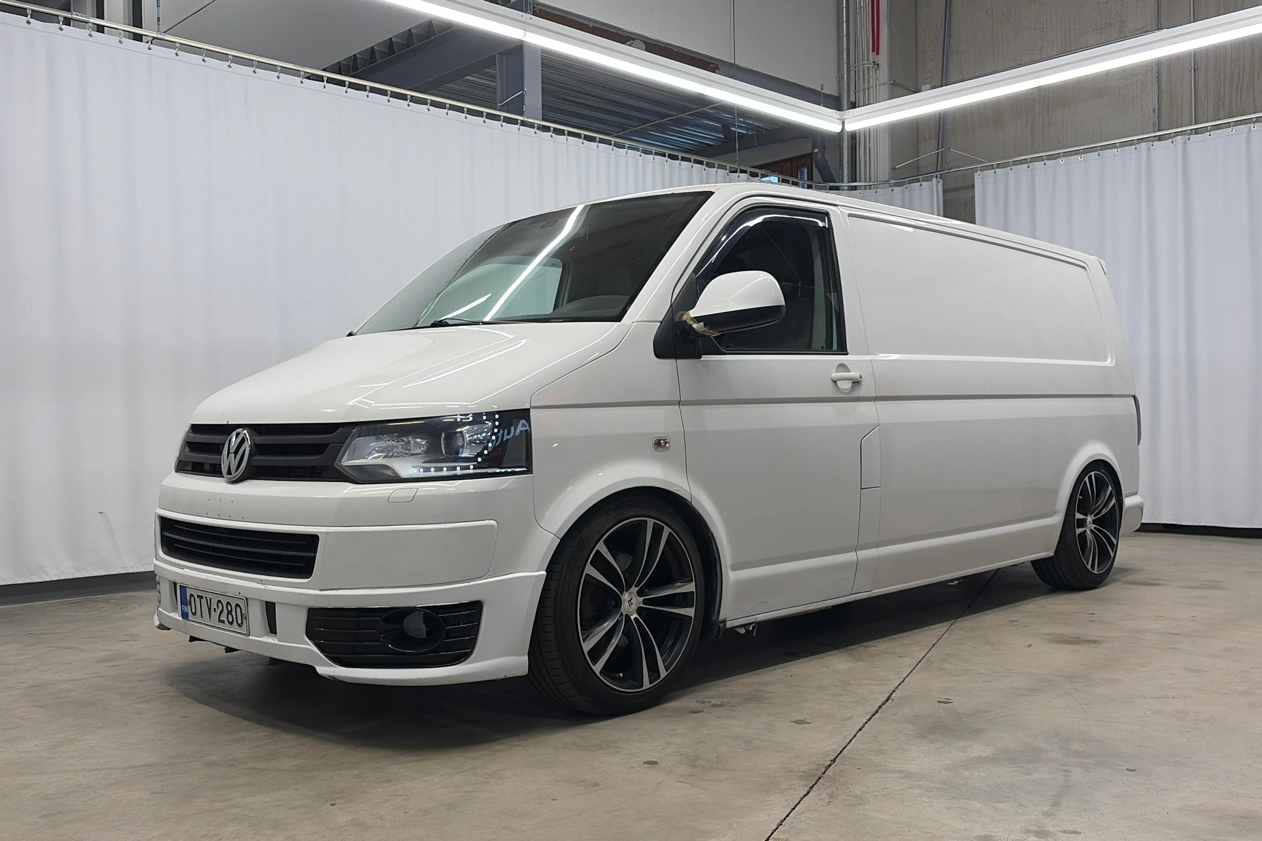 valkoinen Volkswagen Transporter 2013 kuva 6.