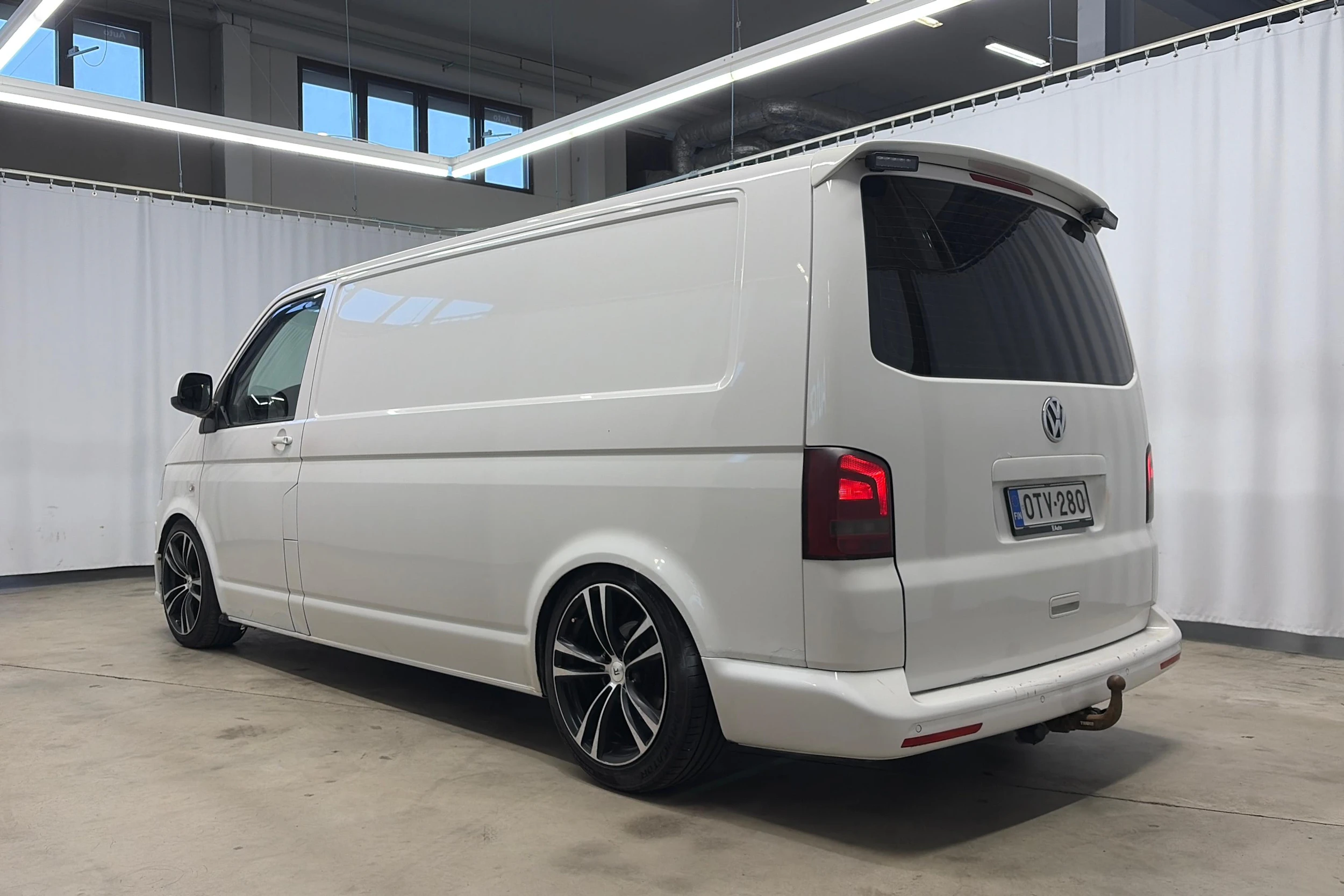 valkoinen Volkswagen Transporter 2013 kuva 7.