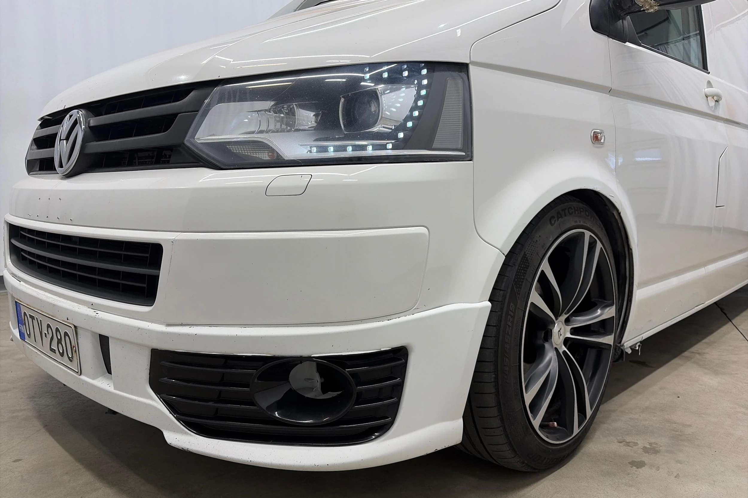valkoinen Volkswagen Transporter 2013 kuva 8.
