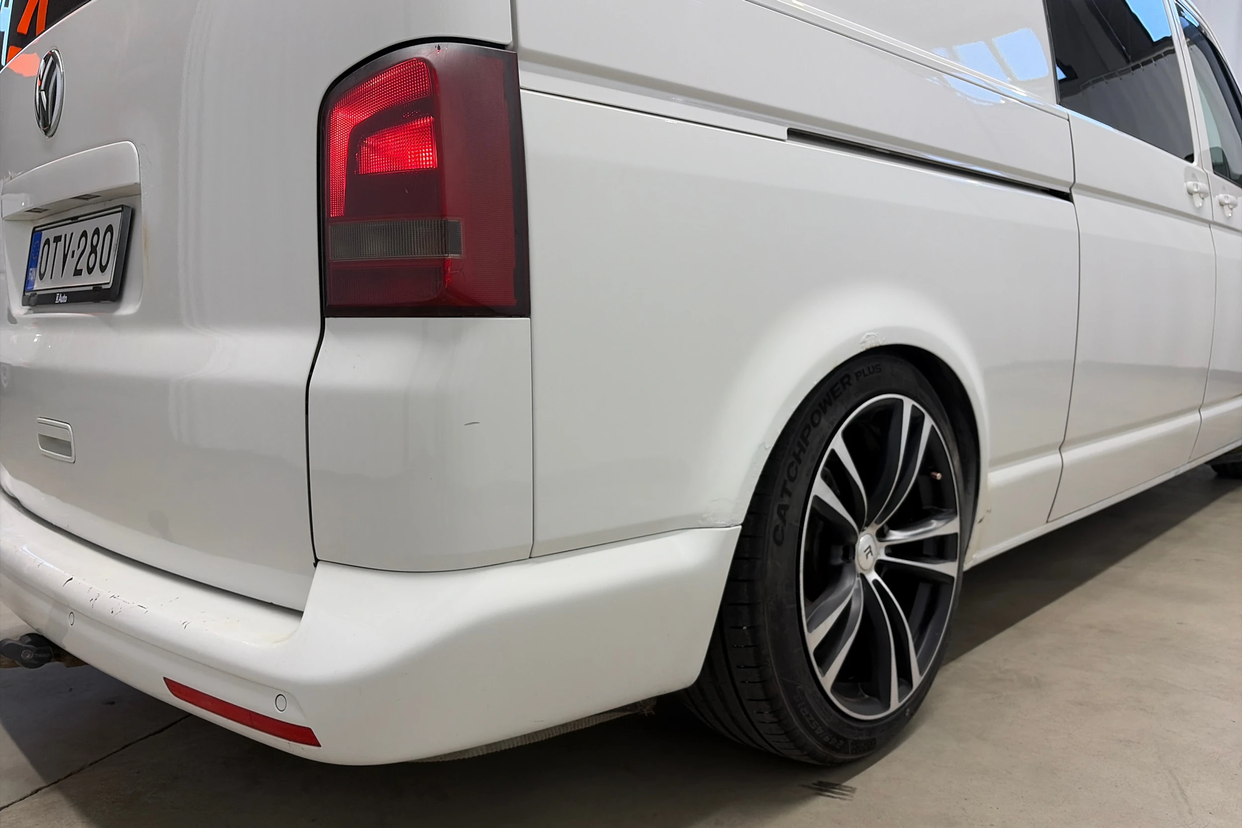 valkoinen Volkswagen Transporter 2013 kuva 10.