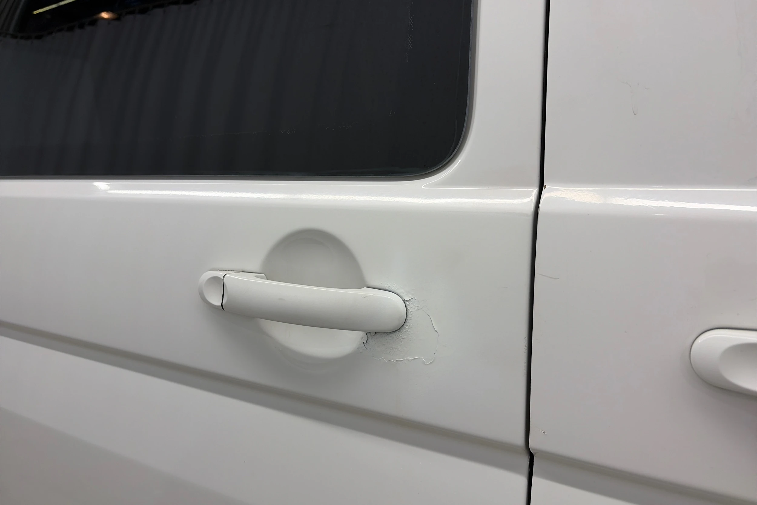 valkoinen Volkswagen Transporter 2013 kuva 14.