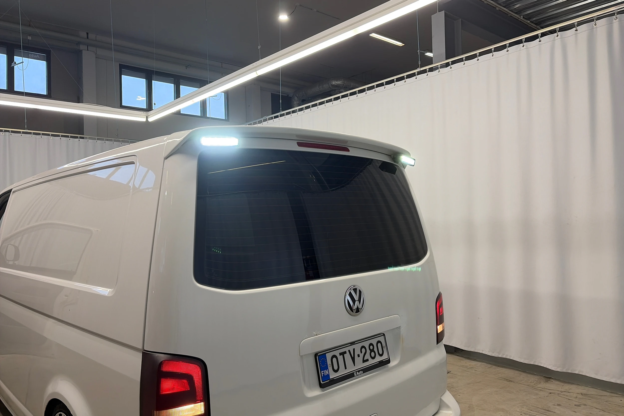 valkoinen Volkswagen Transporter 2013 kuva 21.