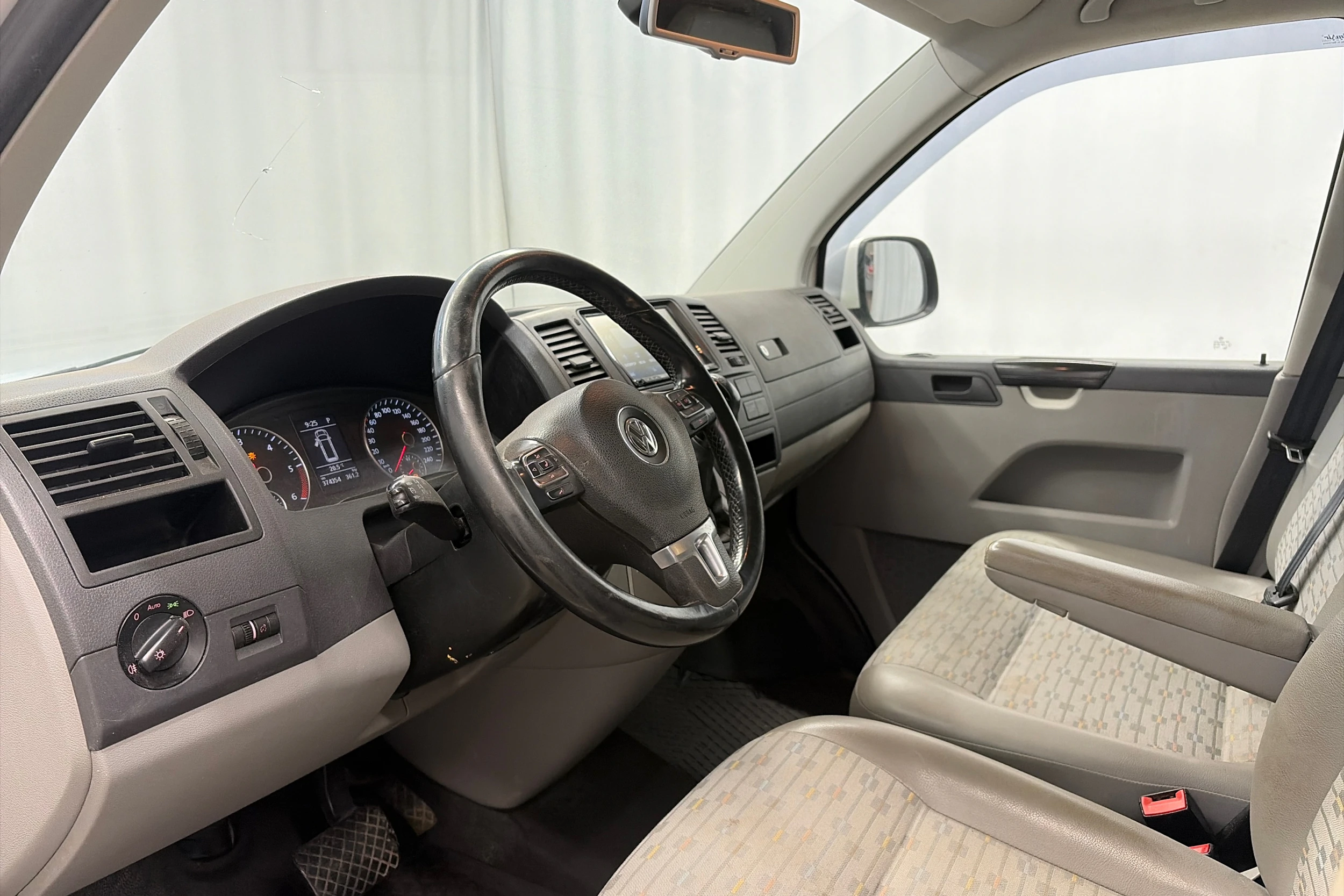 valkoinen Volkswagen Transporter 2013 kuva 23.