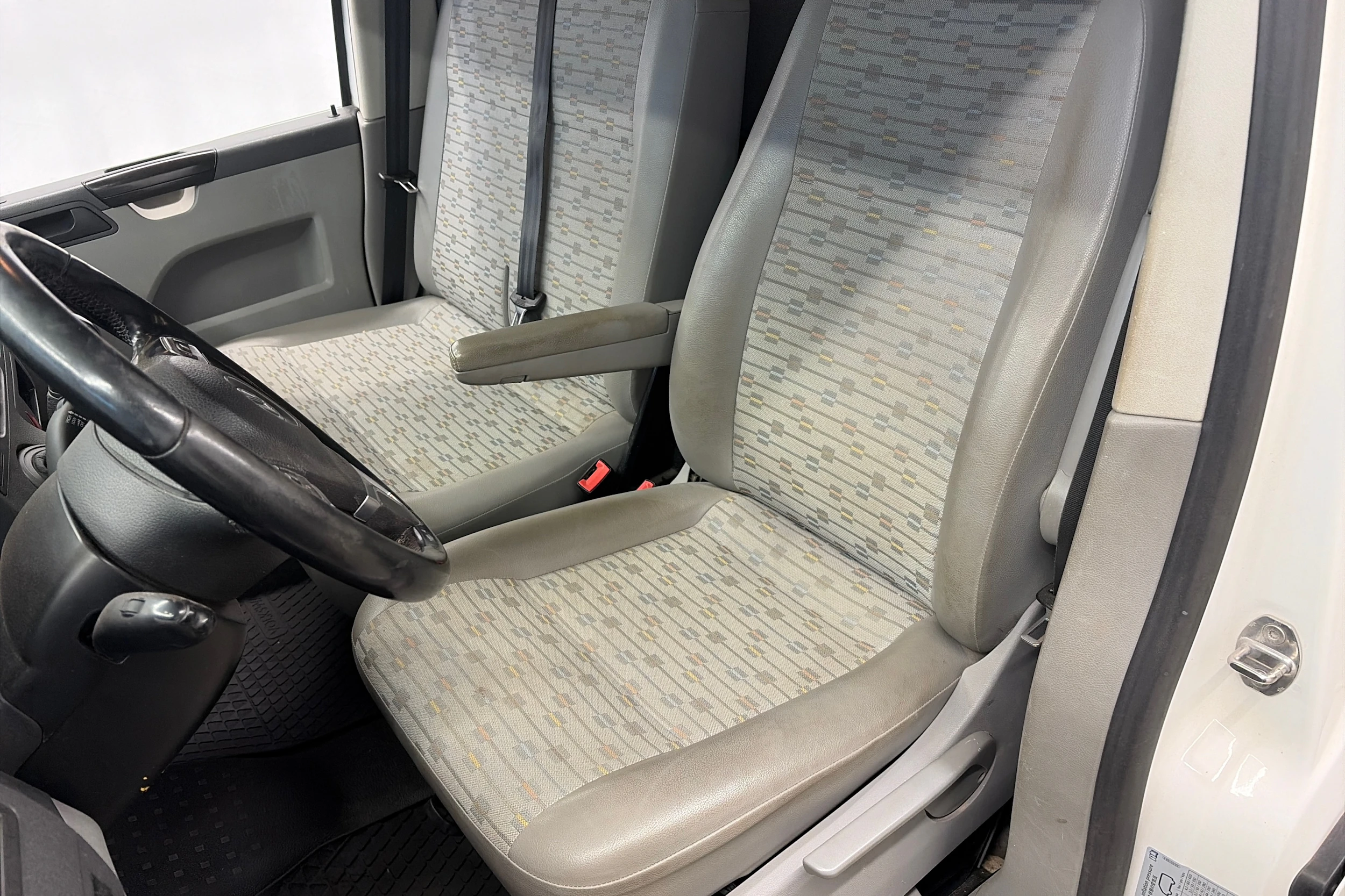 valkoinen Volkswagen Transporter 2013 kuva 25.