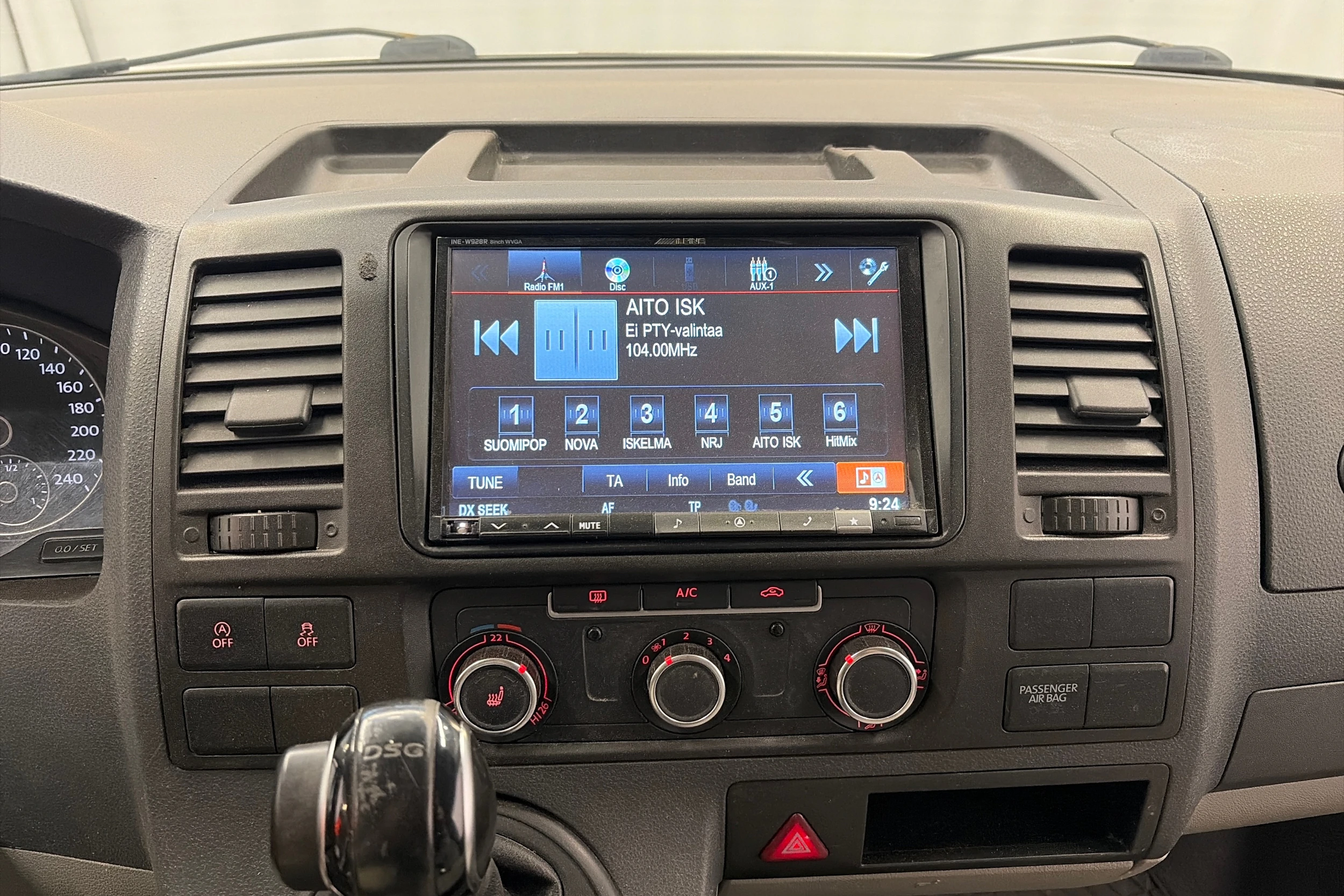 valkoinen Volkswagen Transporter 2013 kuva 28.
