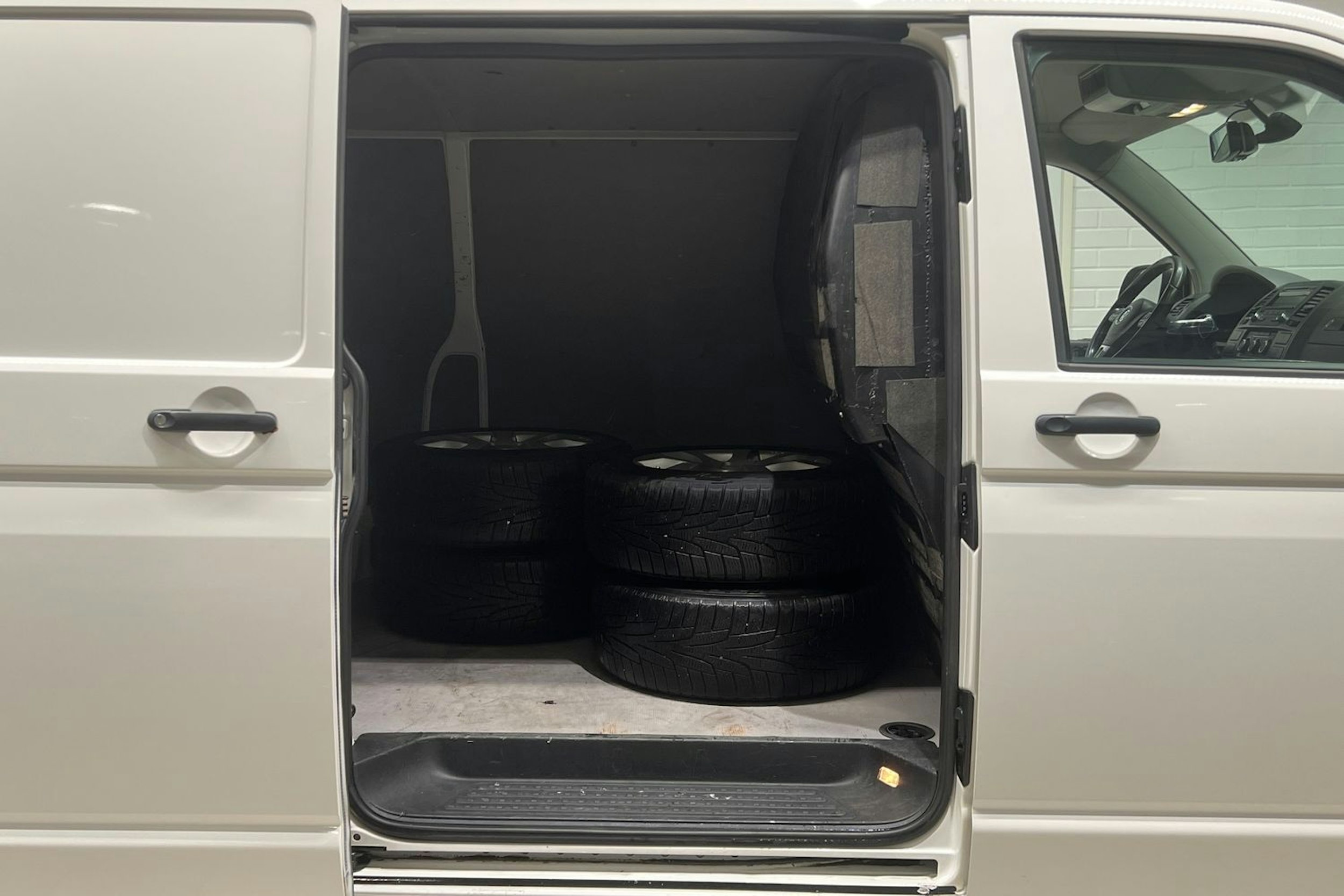 valkoinen Volkswagen Transporter 2013 kuva 17.