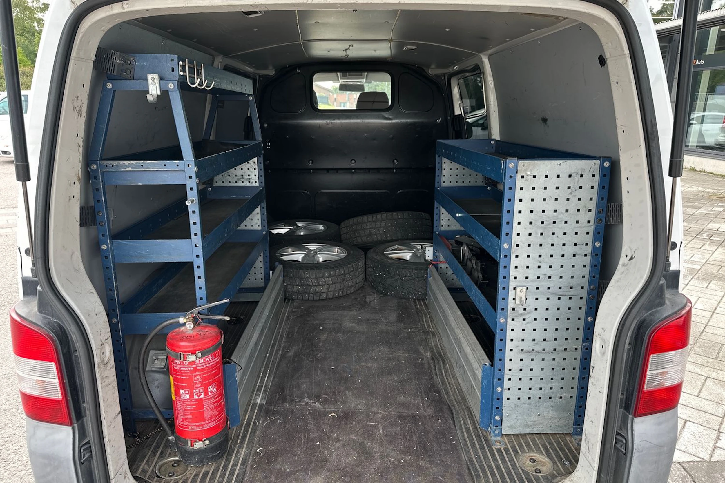 valkoinen Volkswagen Transporter 2013 kuva 4.
