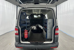 valkoinen Volkswagen Transporter 2013 kuva 10.