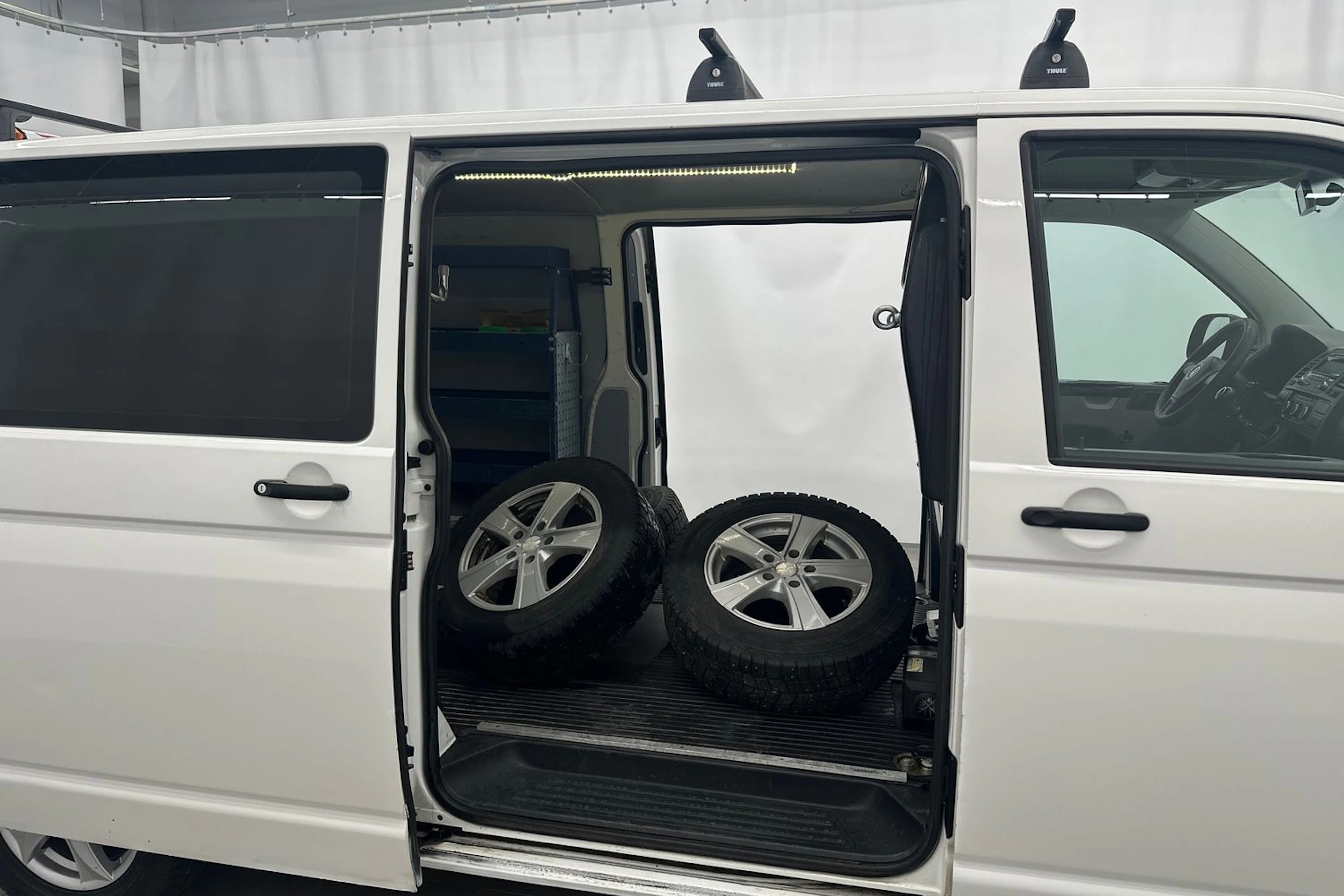 valkoinen Volkswagen Transporter 2013 kuva 11.