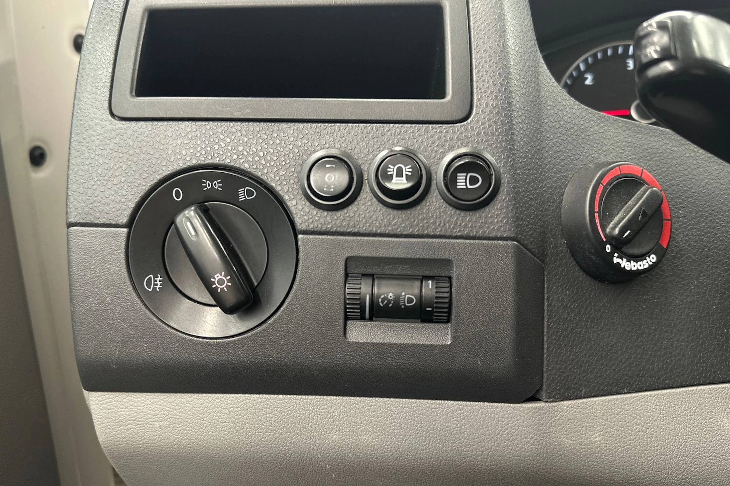 valkoinen Volkswagen Transporter 2013 kuva 13.
