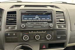 valkoinen Volkswagen Transporter 2013 kuva 16.