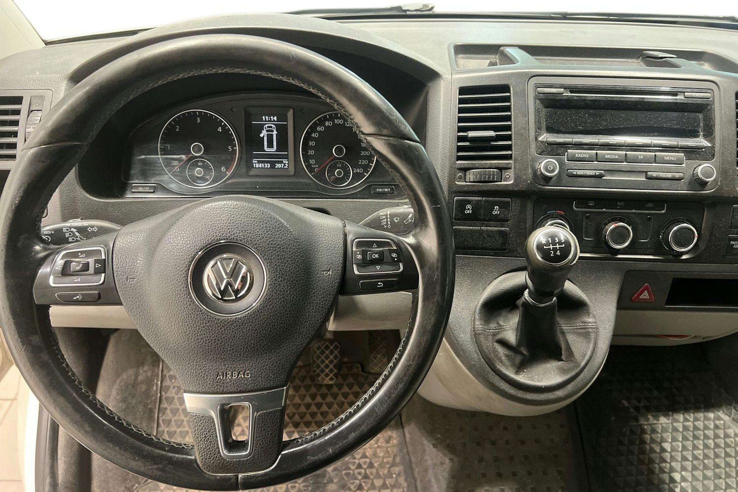Valkoinen Volkswagen TRANSPORTER 2013 kuva 9.