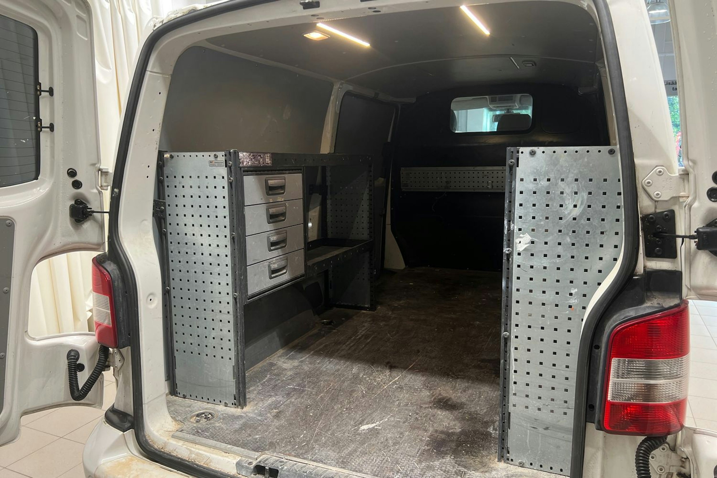 Valkoinen Volkswagen TRANSPORTER 2013 kuva 17.