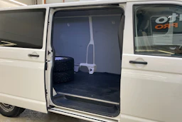 valkoinen Volkswagen Transporter 2013 kuva 13.