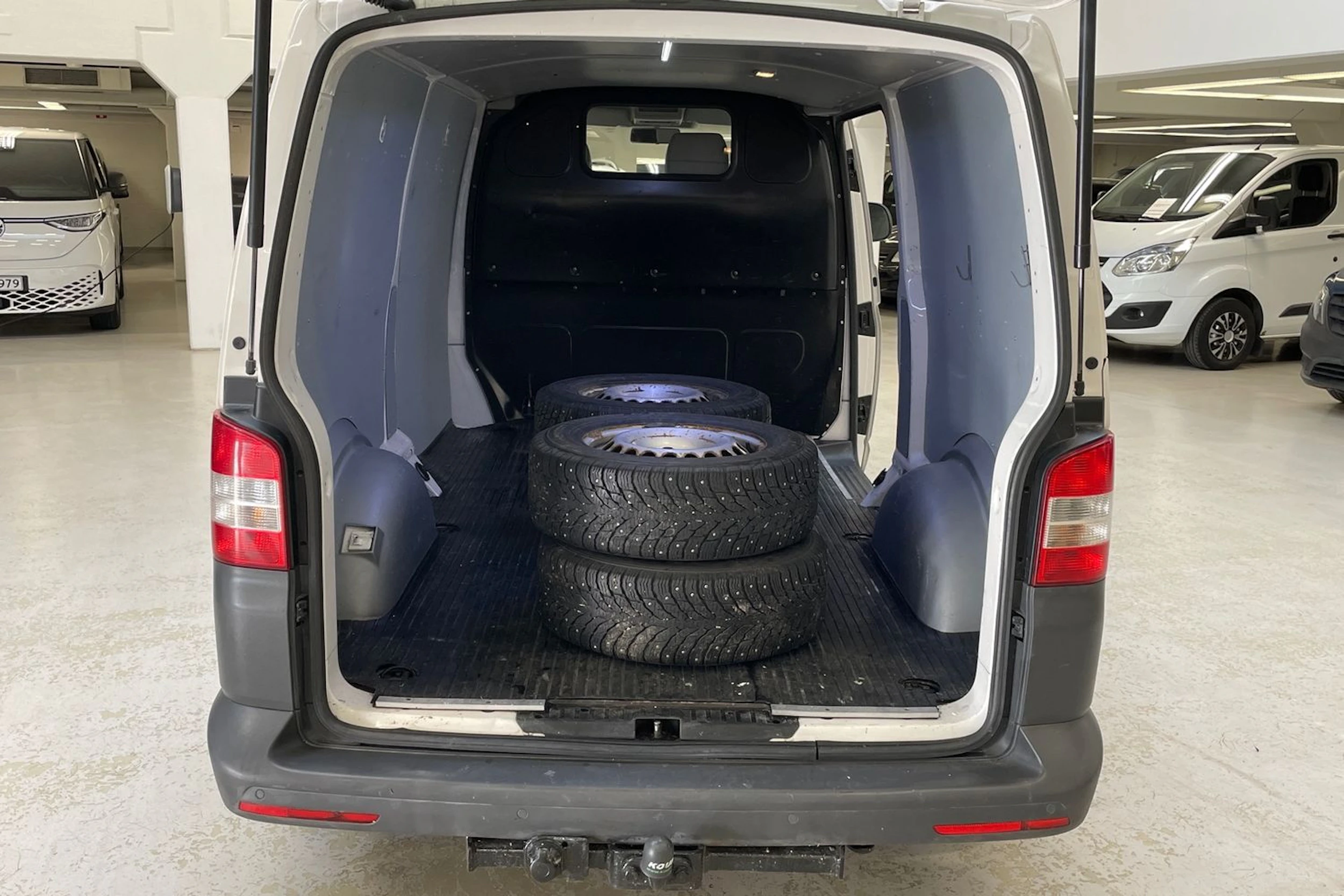 valkoinen Volkswagen Transporter 2013 kuva 15.